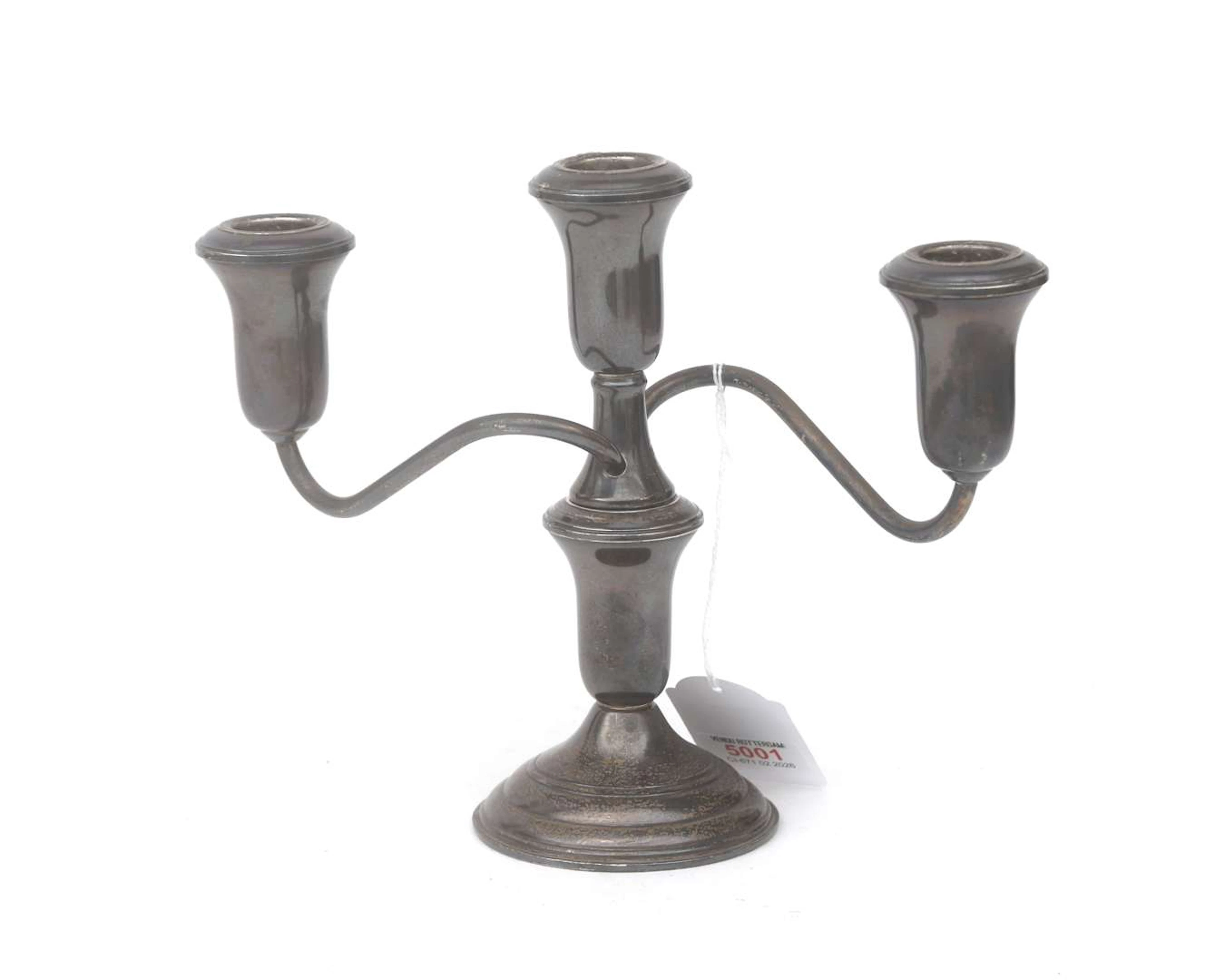 A first grade silver three-light candelabra. Reed & Barton Steling