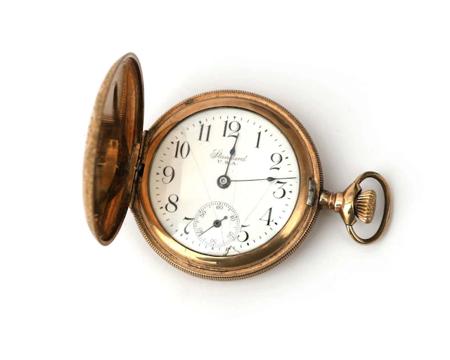 A yellow gold pocket watch with an engraved case, U.S.A.