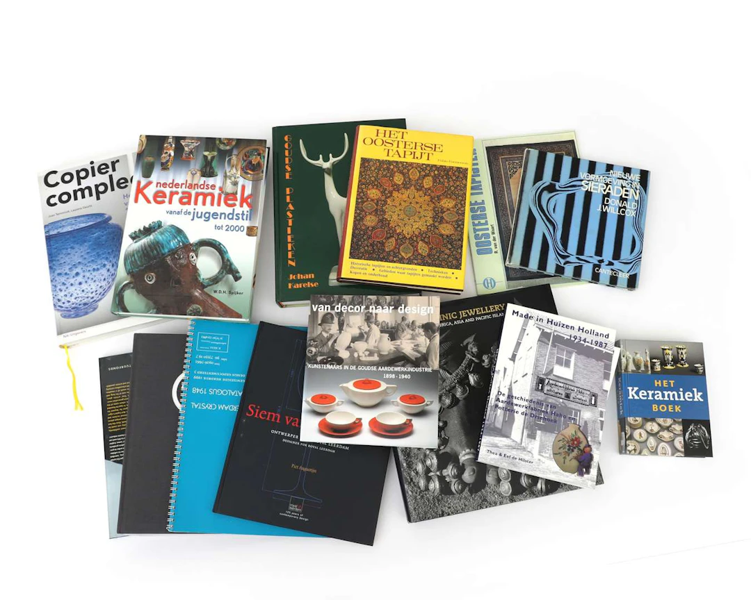 A collection of 24 books on applied art, second half of the 20th century