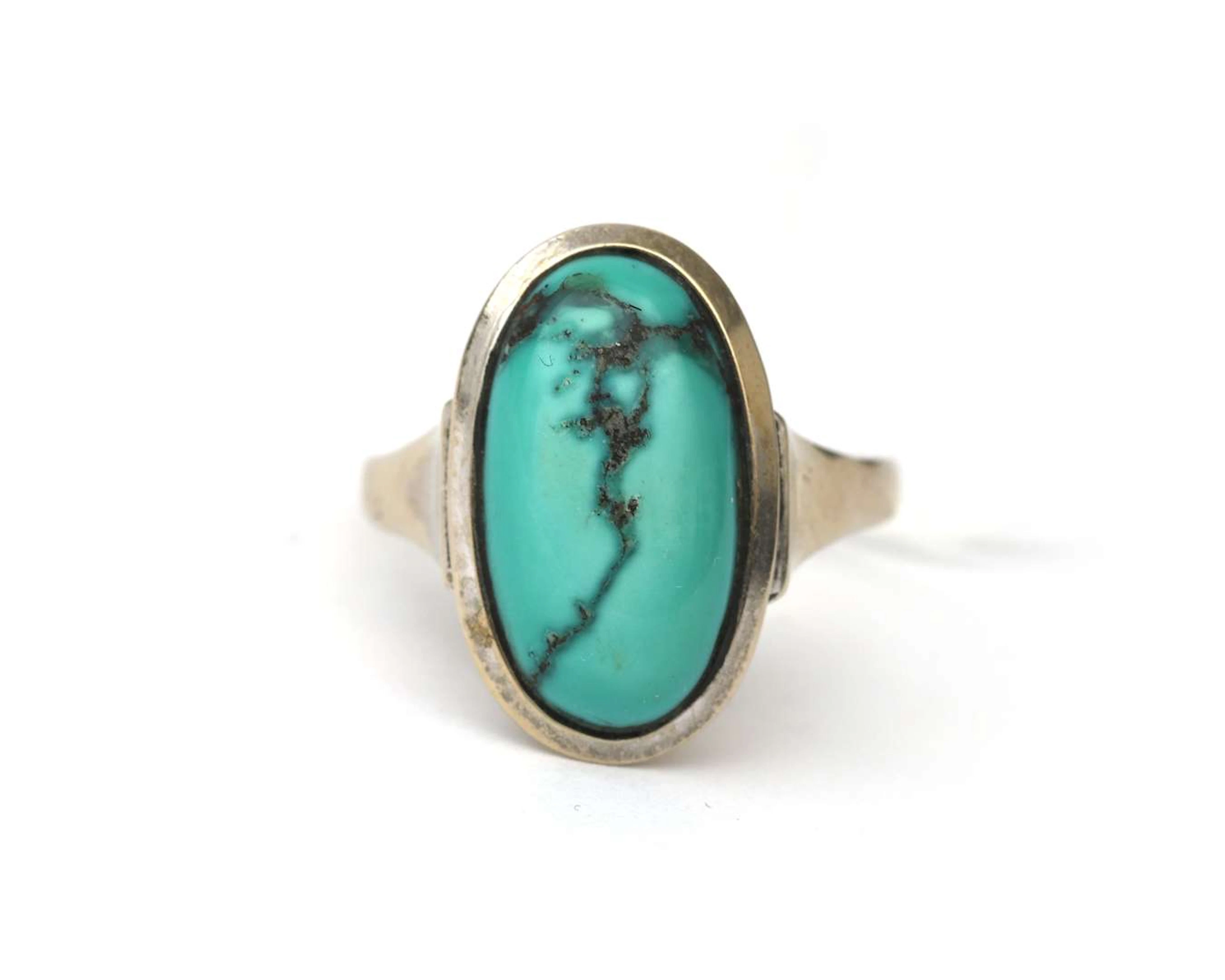 A 14 crt. white gold ring with stained howlite