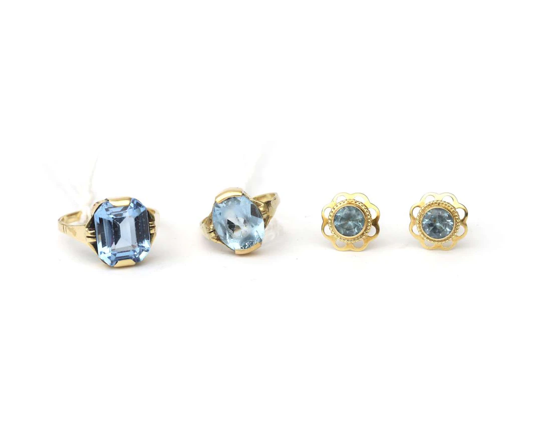 A lot comprising of 14k yellow gold jewellery set with blue gemstones