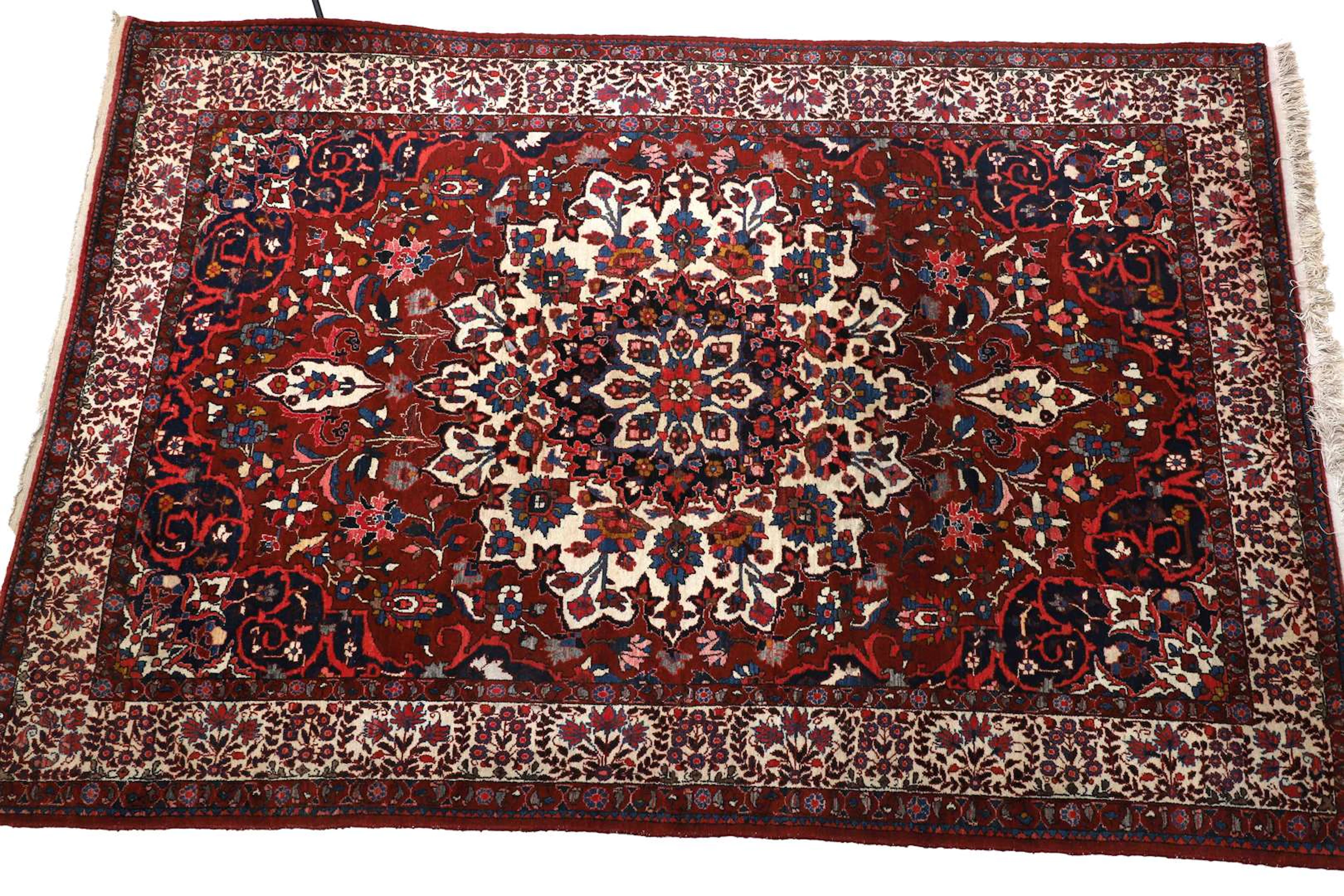 An Oriental rug. Isfahan. Dimensions: approx. 310 x 209 cm.