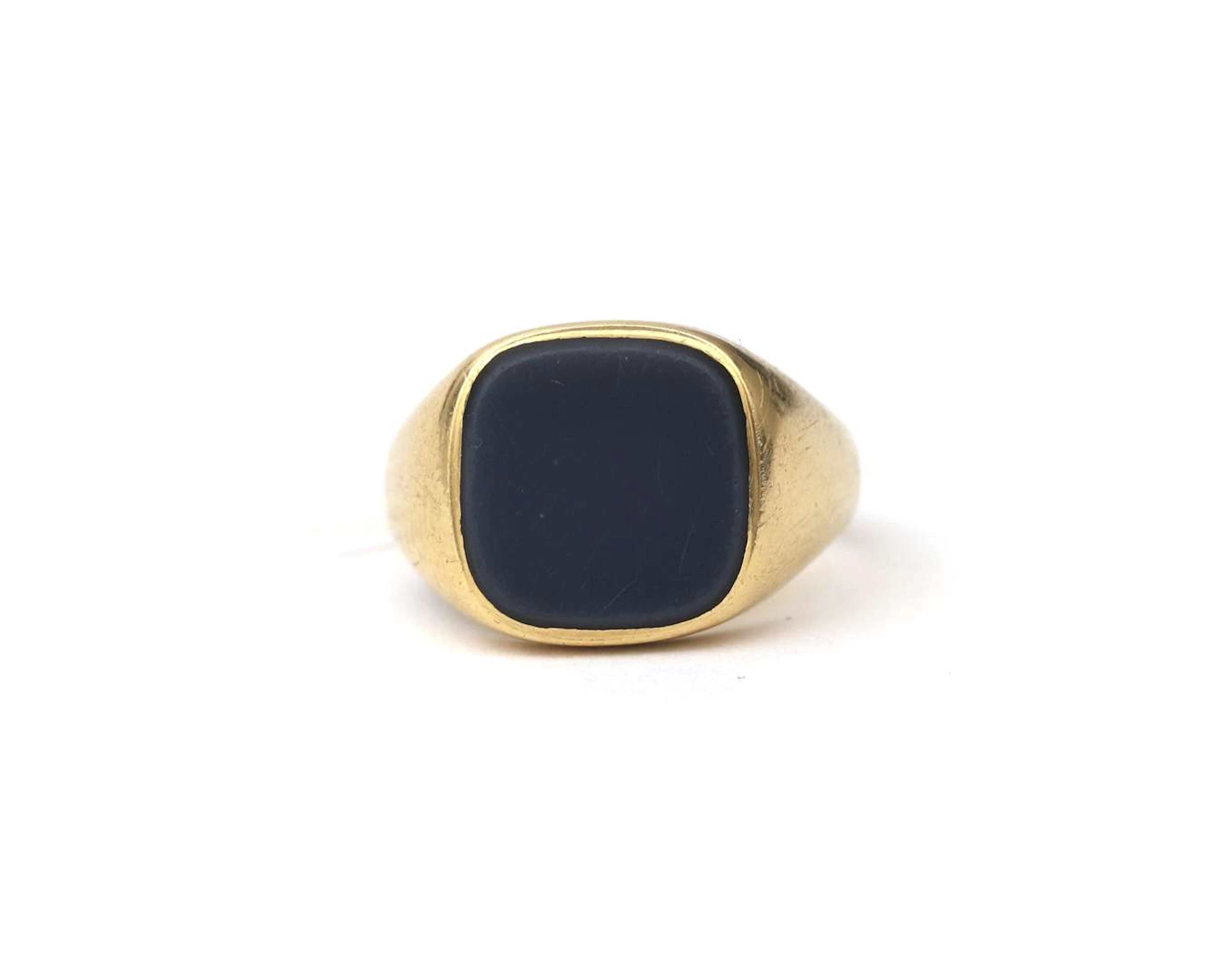 A 14k yellow gold signet ring with blue layer stone