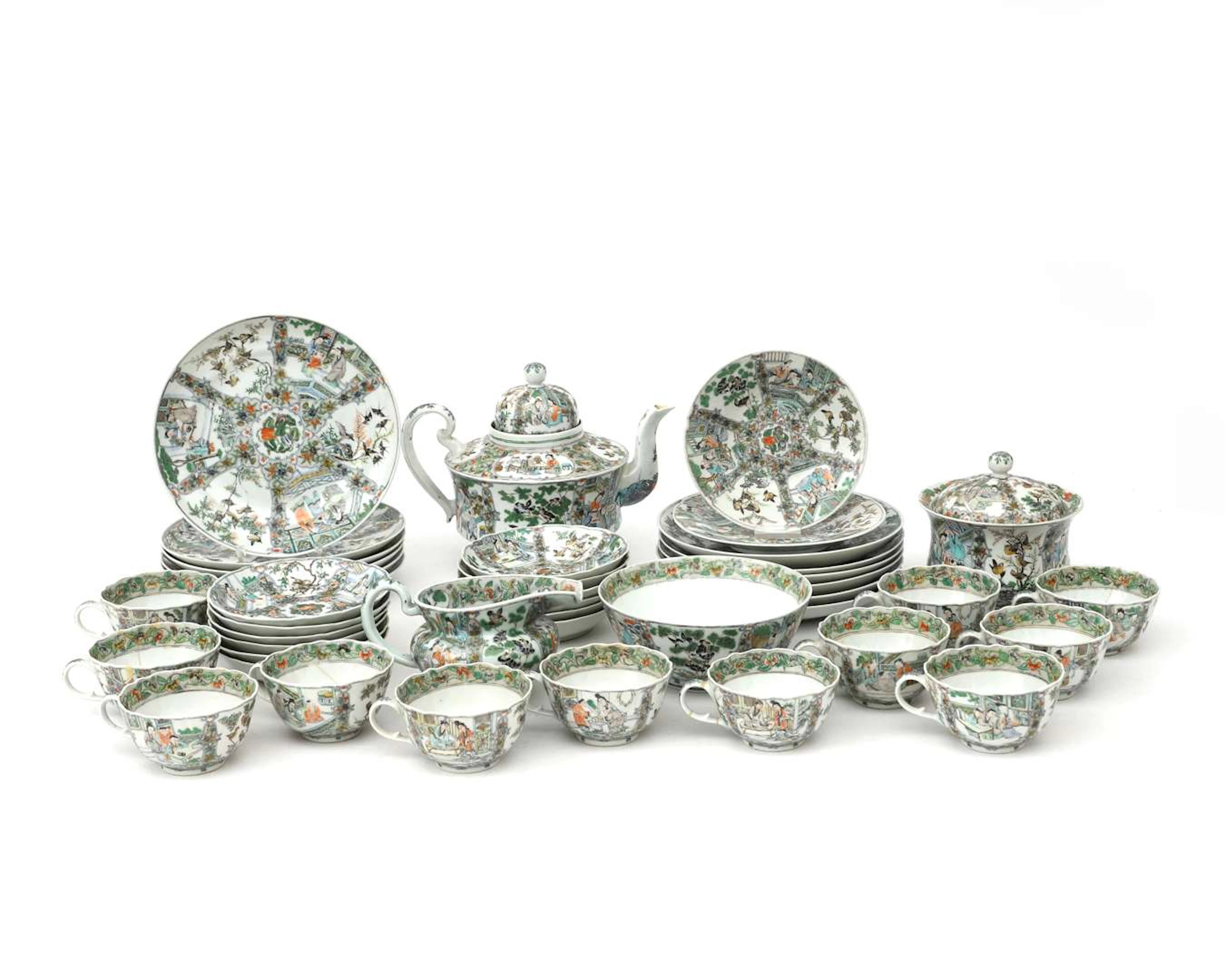 A 30-piece porcelain dinner service, China, 19th century