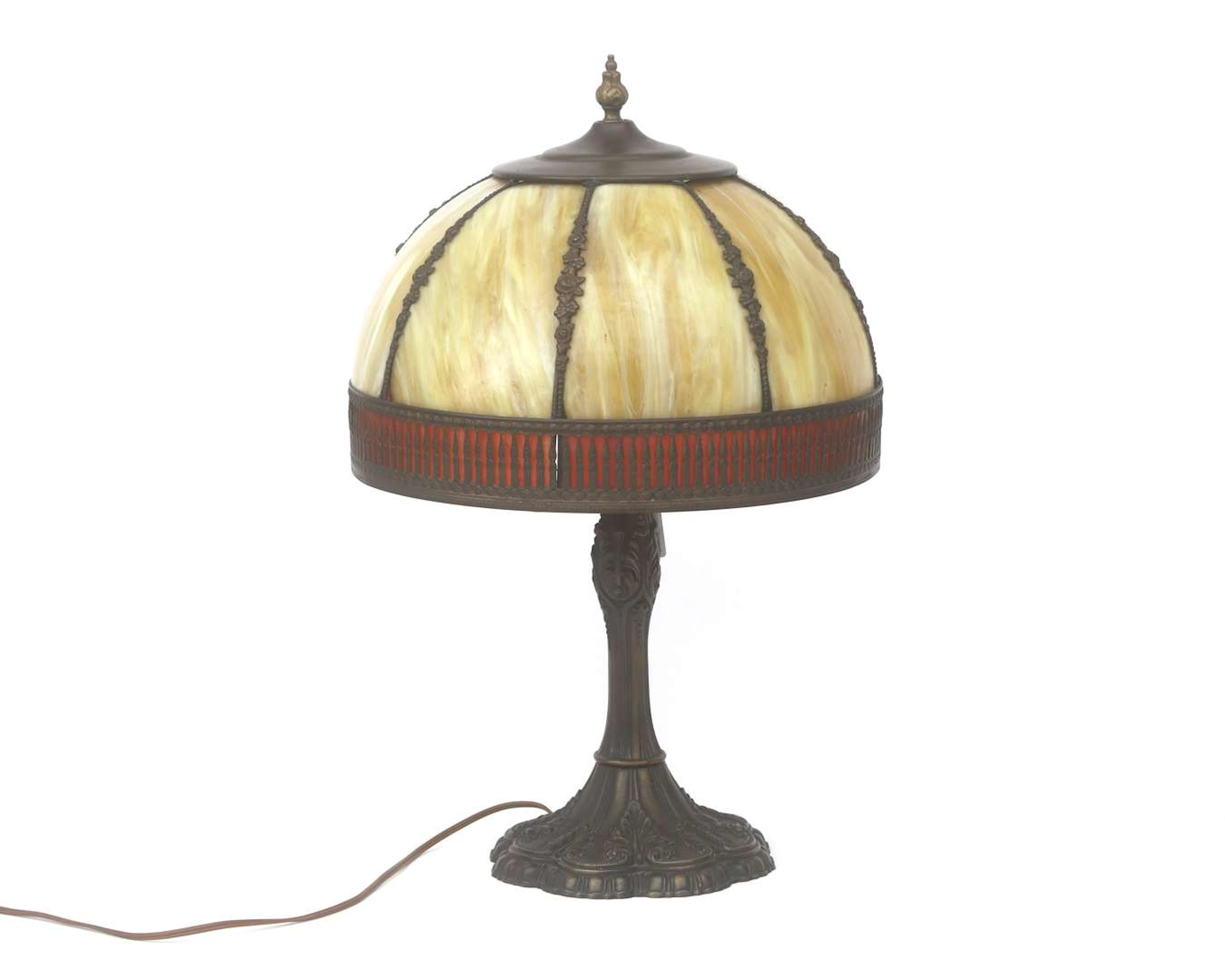 Een Jugendstil-stijl lamp, 20e eeuw