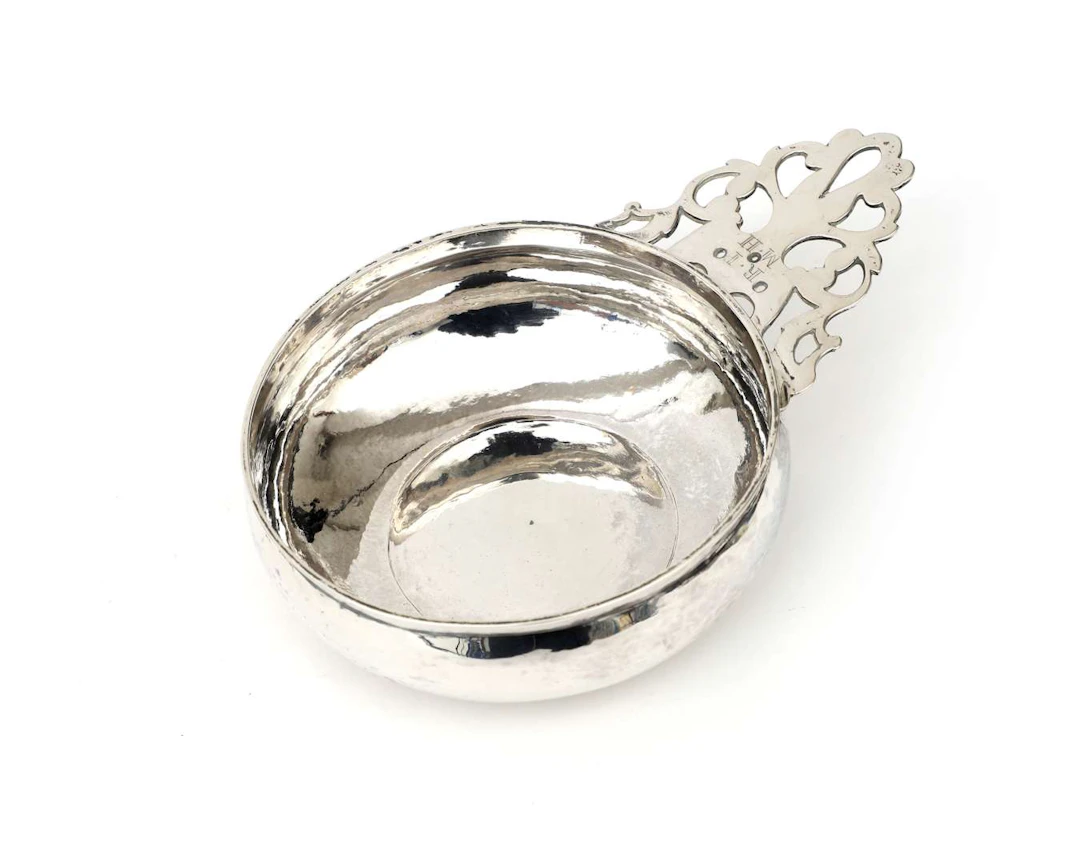 A silver porridge bowl, made by: Benjamin Wynkoop, New York, 1700-1720