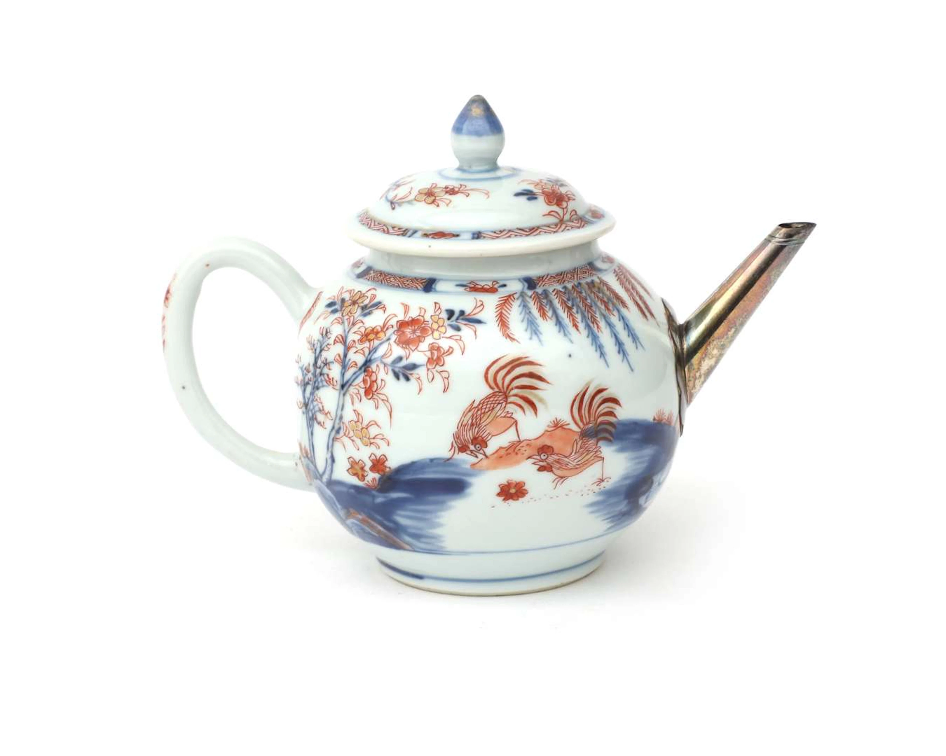 A porcelain teapot, China, 18th century