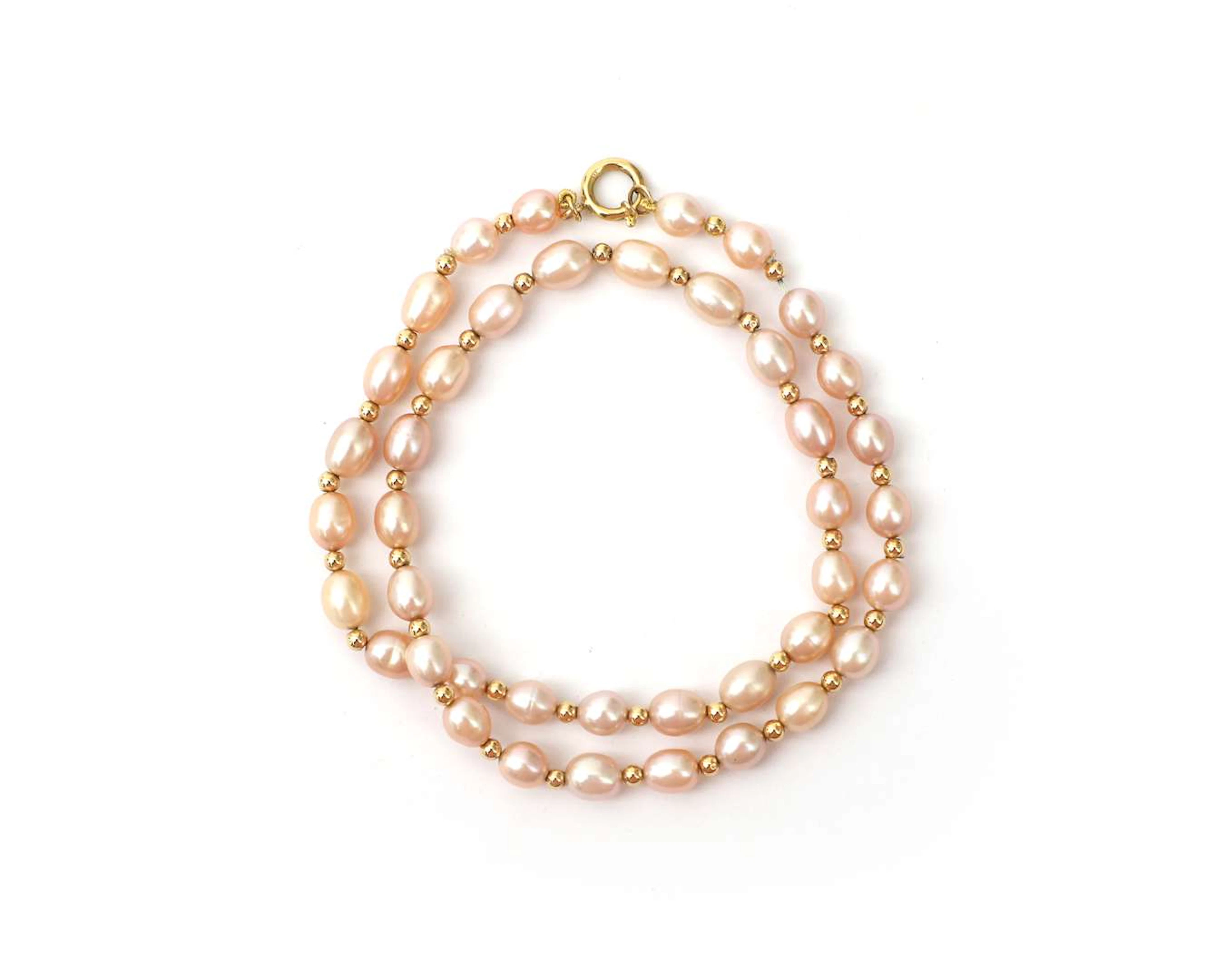 A pearl necklace with a 8k gold spring ring clasp