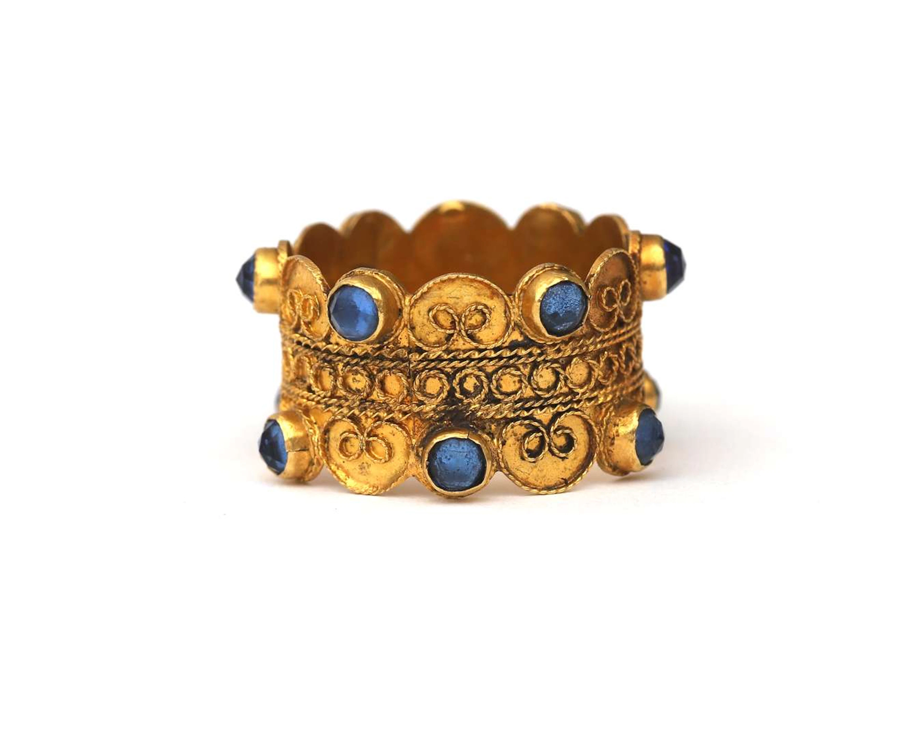 A 14-carat yellow gold Zeeland cap ring with blue glass, early 20th century