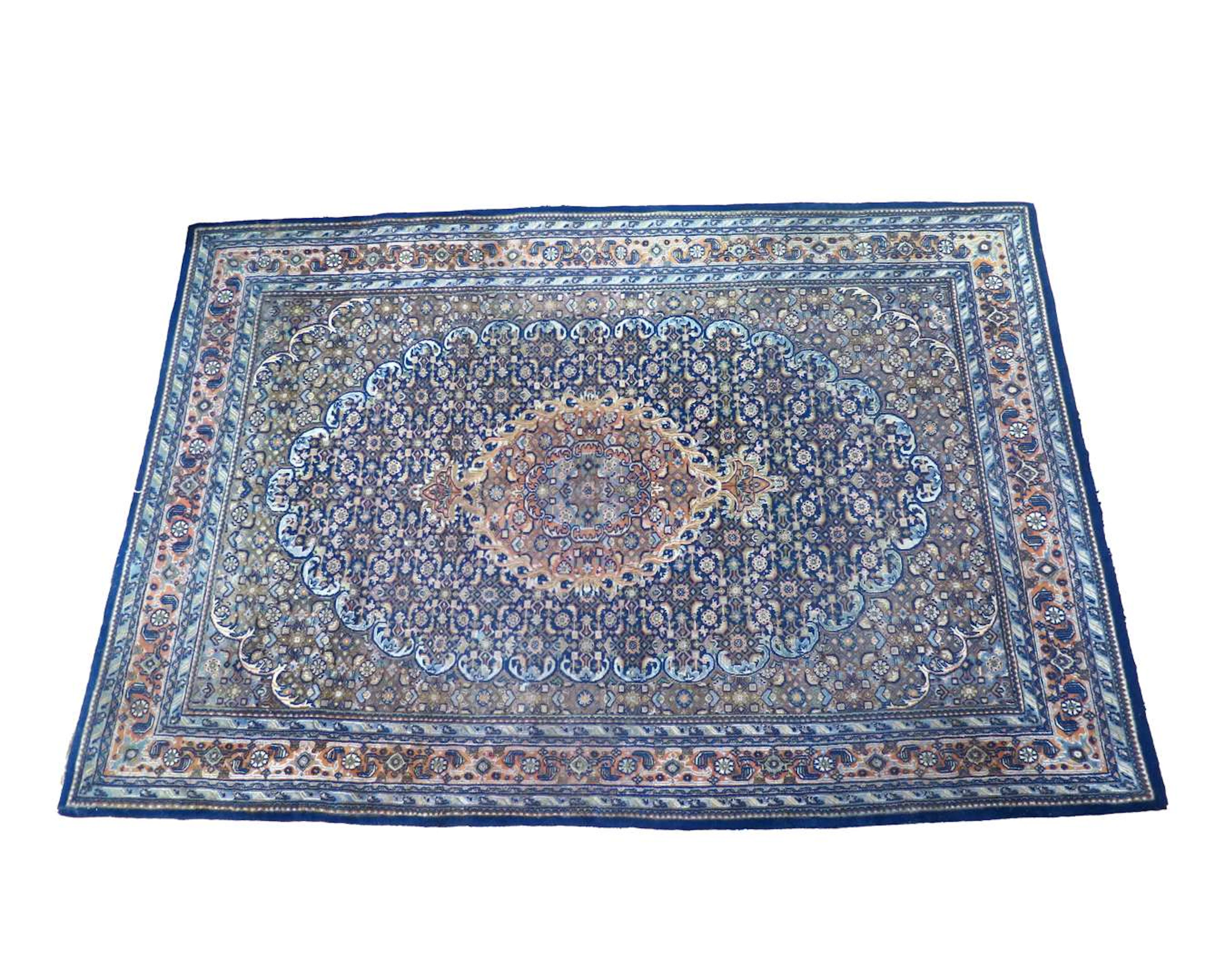 An oriental rug. Dimensions: approx. 288 x 197 cm.