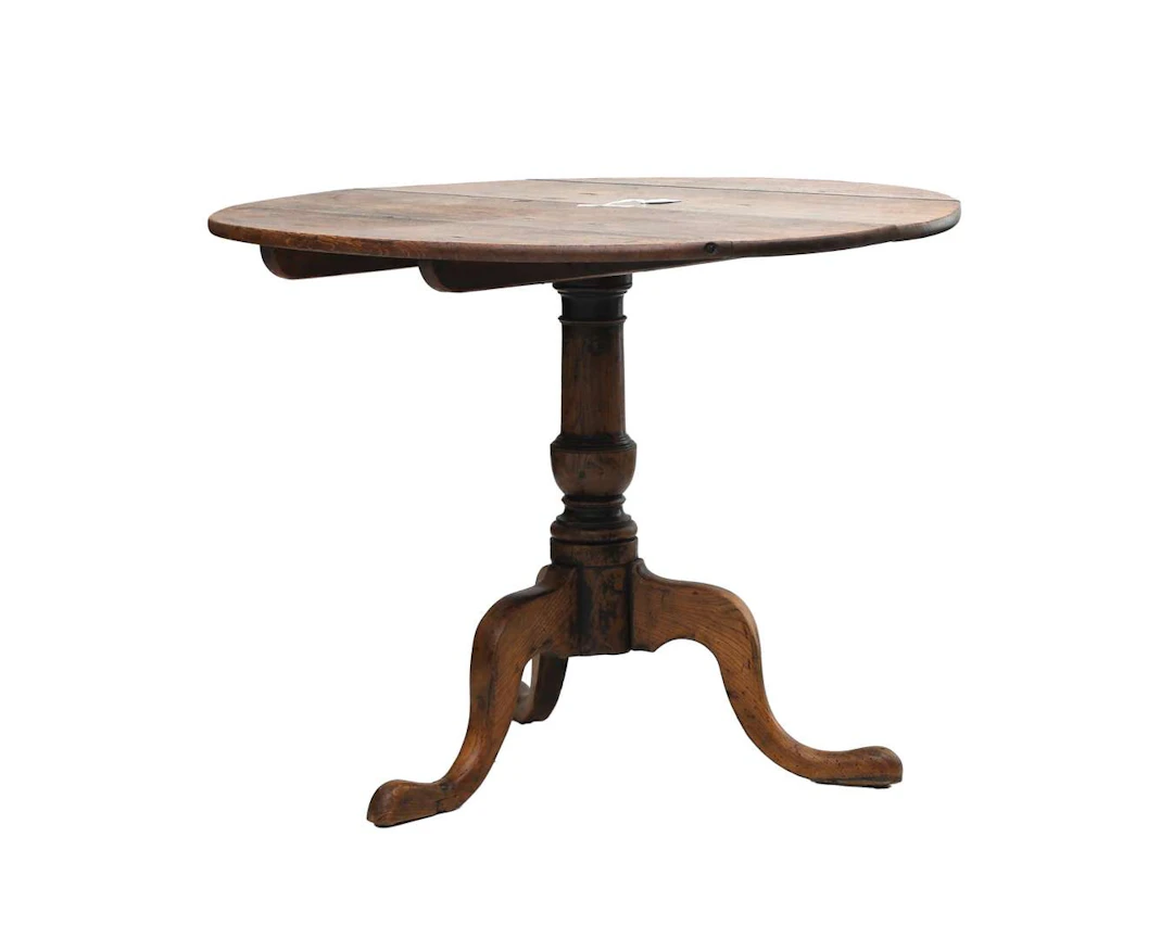 A round oak coffee table, 19th century