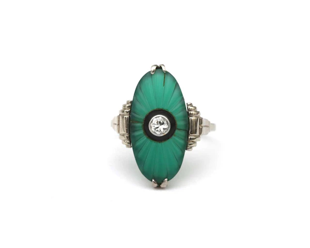 A 14k white gold Art Deco ring set with diamond