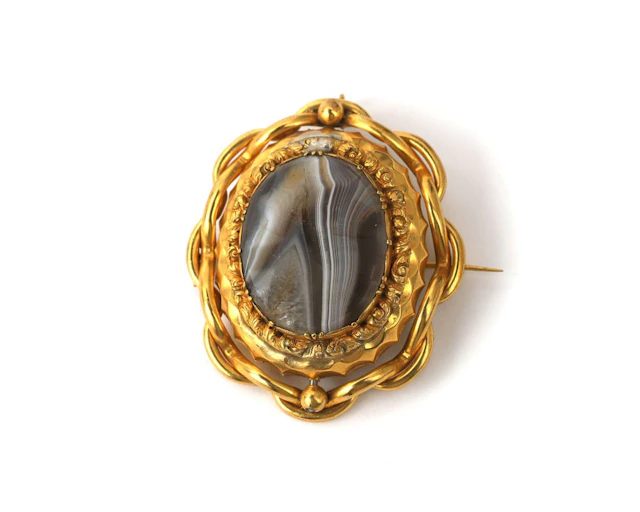 An 18k yellow gold mourning brooch/pendant with a striped agate