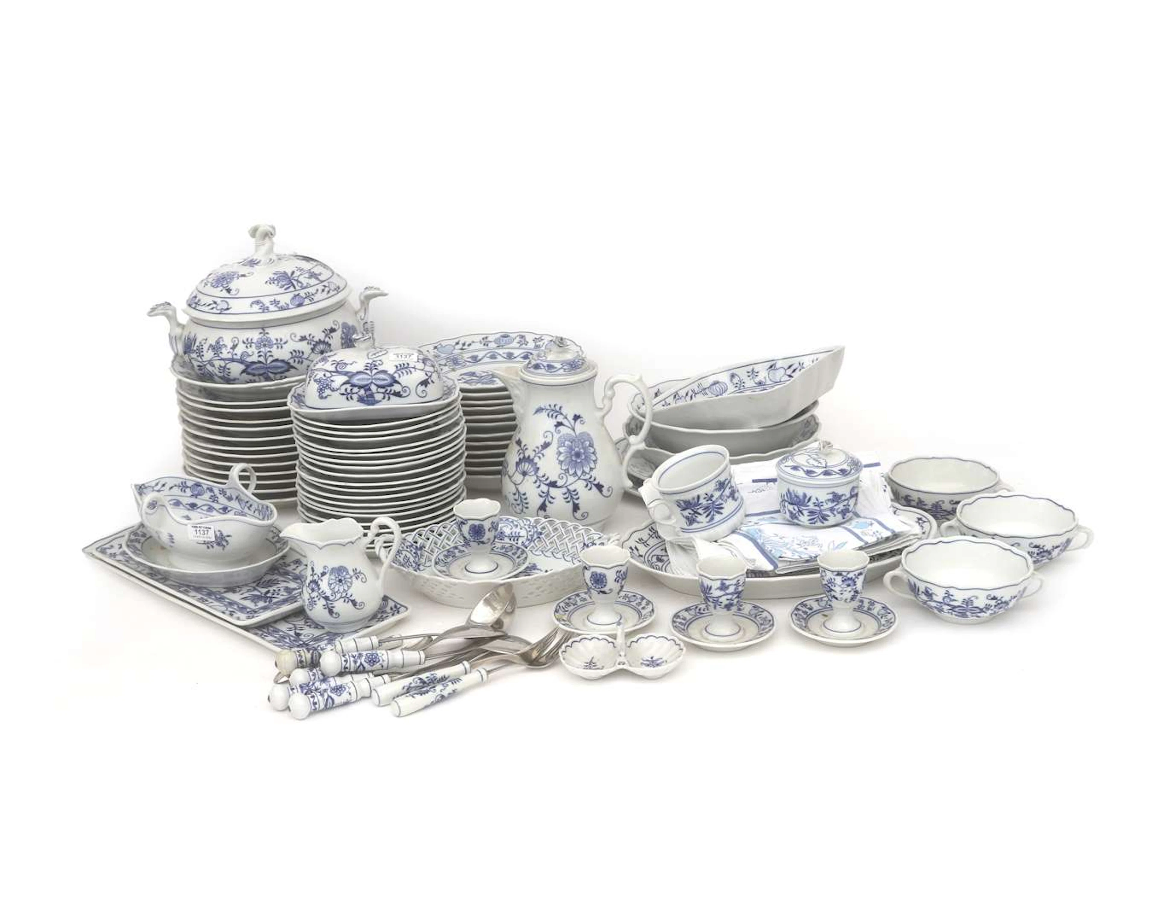 A porcelain crockery set, Zwiebelmuster, Czech Republic, 20th century