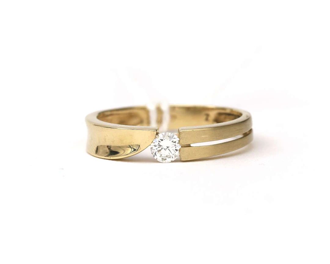 A 14k yellow gold ring with diamonds