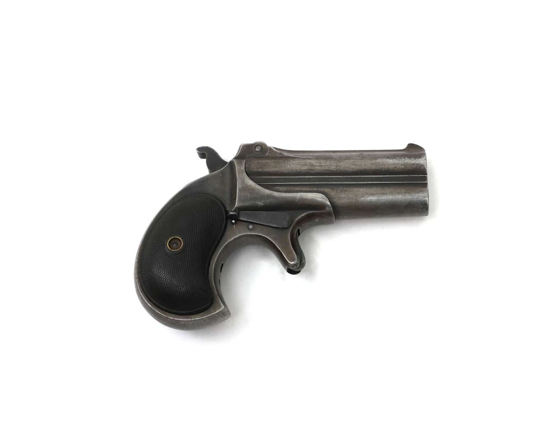 A double-barrelled Derringer pistol, manufactured by: Remington Arms