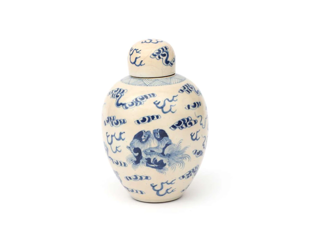 A porcelain tea caddy, China, 19th century