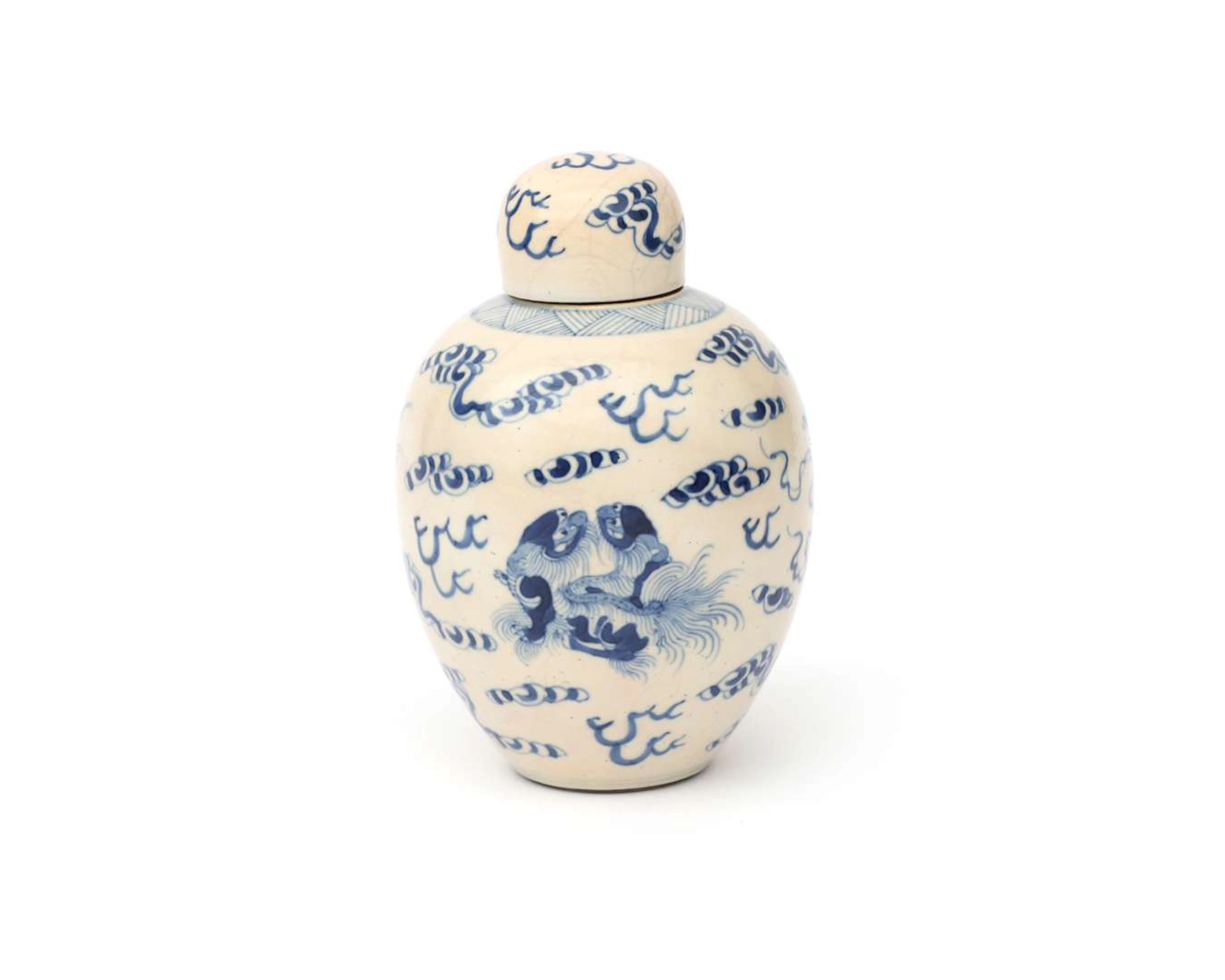 A porcelain tea caddy, China, 19th century