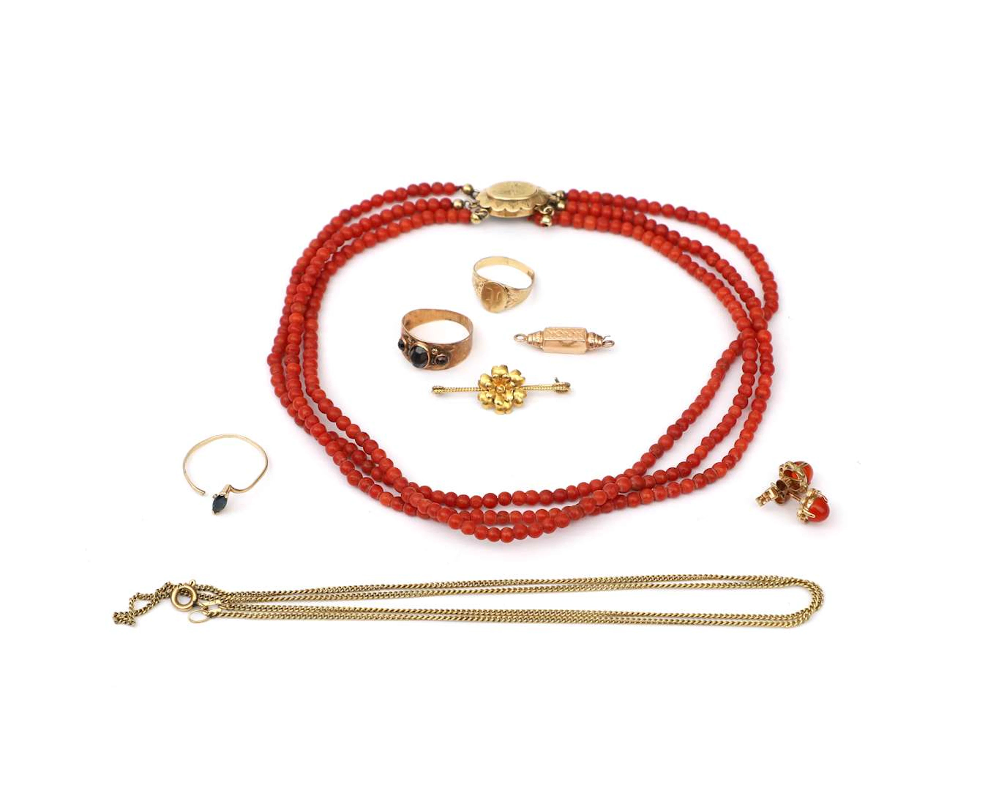 A lot comprising various items of jewellery, including carnelian stud earrings
