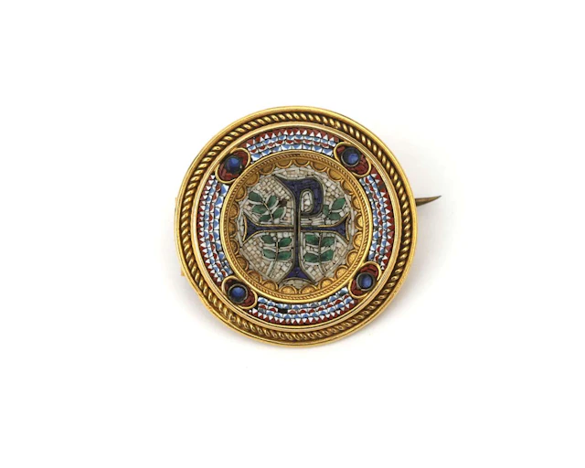 A 22-carat yellow gold brooch with a micro-mosaic, early 19th century