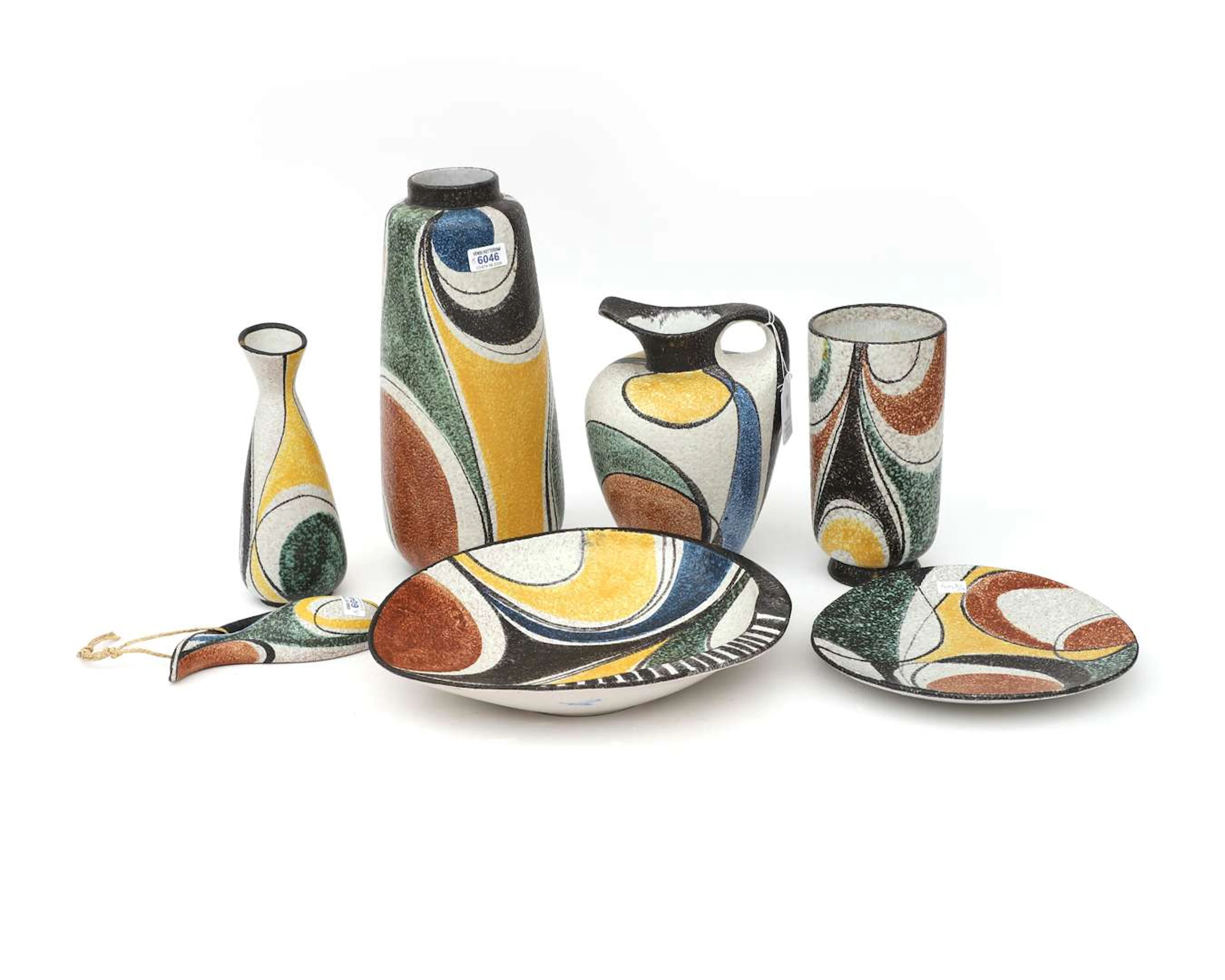 Eight pieces of ceramic in various colours. Design: ‘Milano’ by Cilli