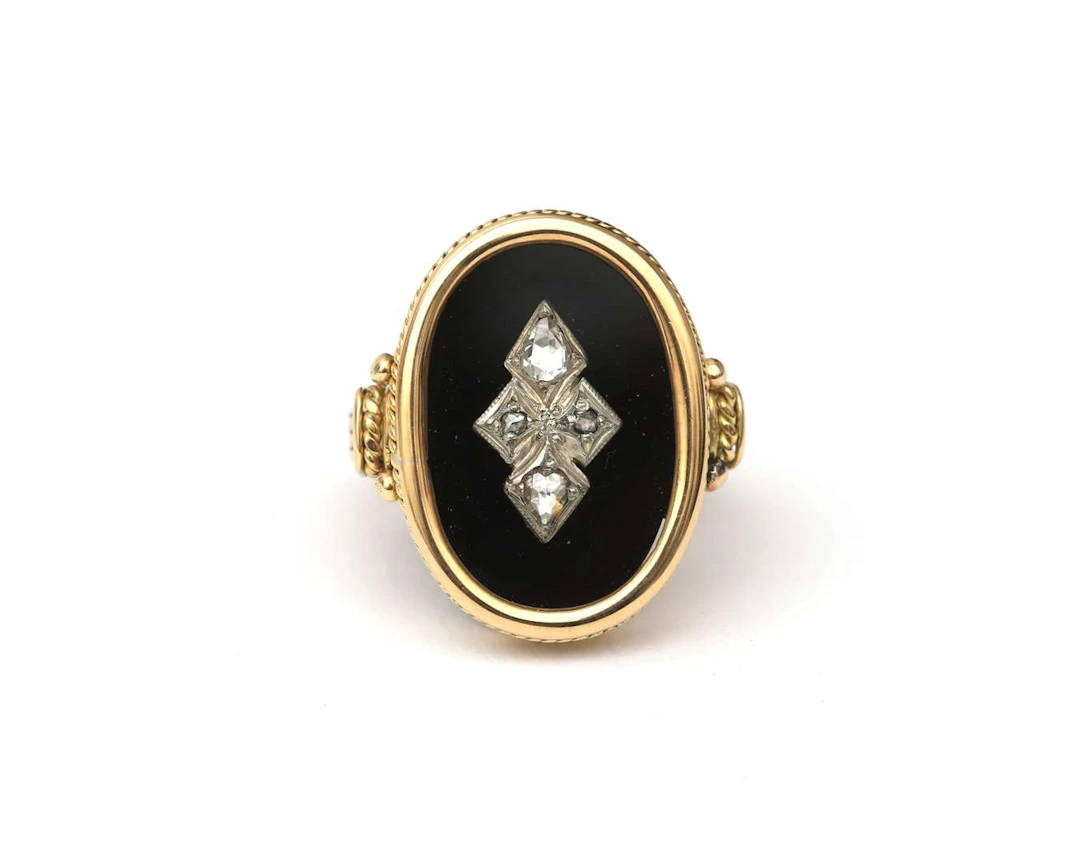 A 14k yellow gold ring with onyx and a diamond