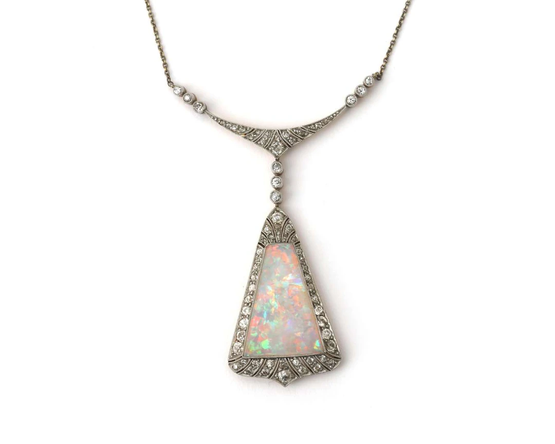 An 18k yellow gold and platinum Art Deco necklace with opal and diamonds