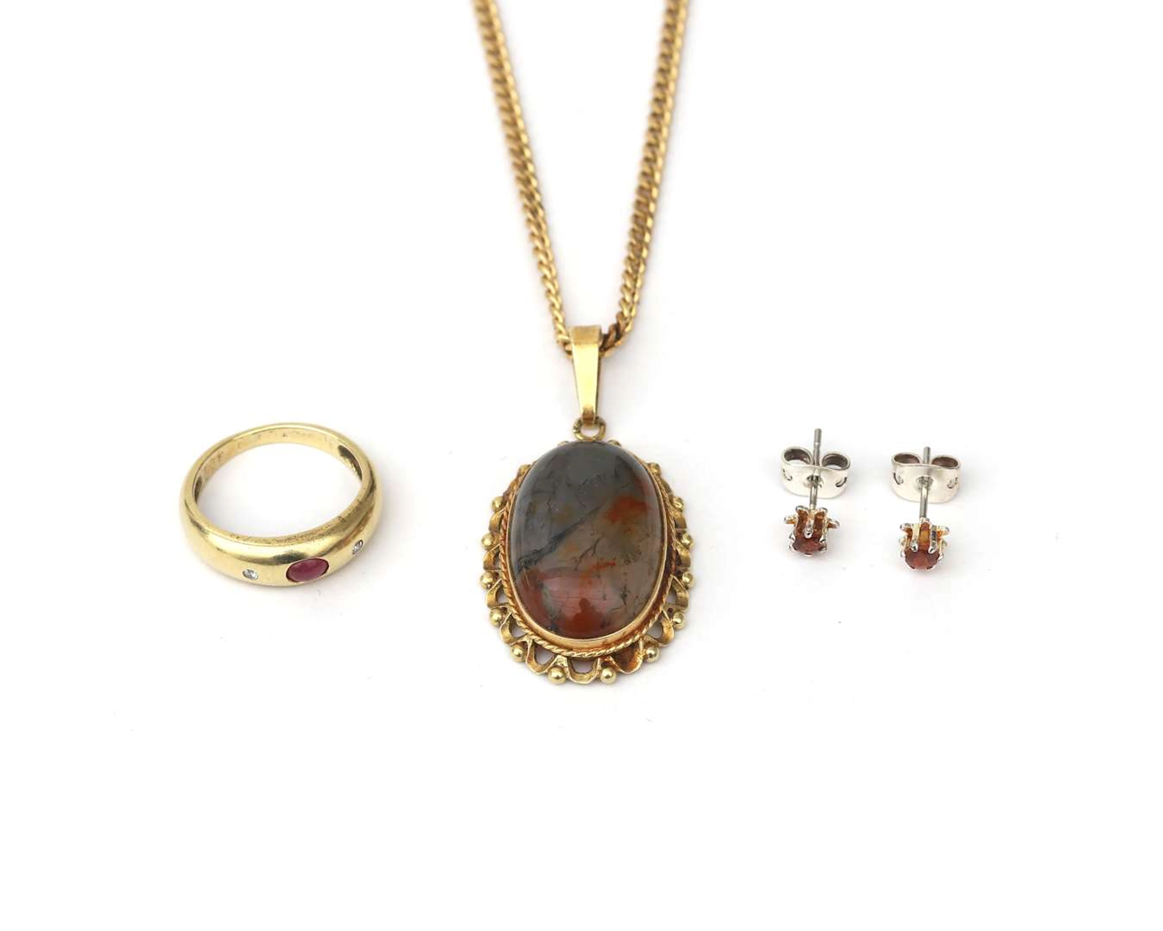 A lot of several jewels, two pieces of 14k yellow-gold jewellery