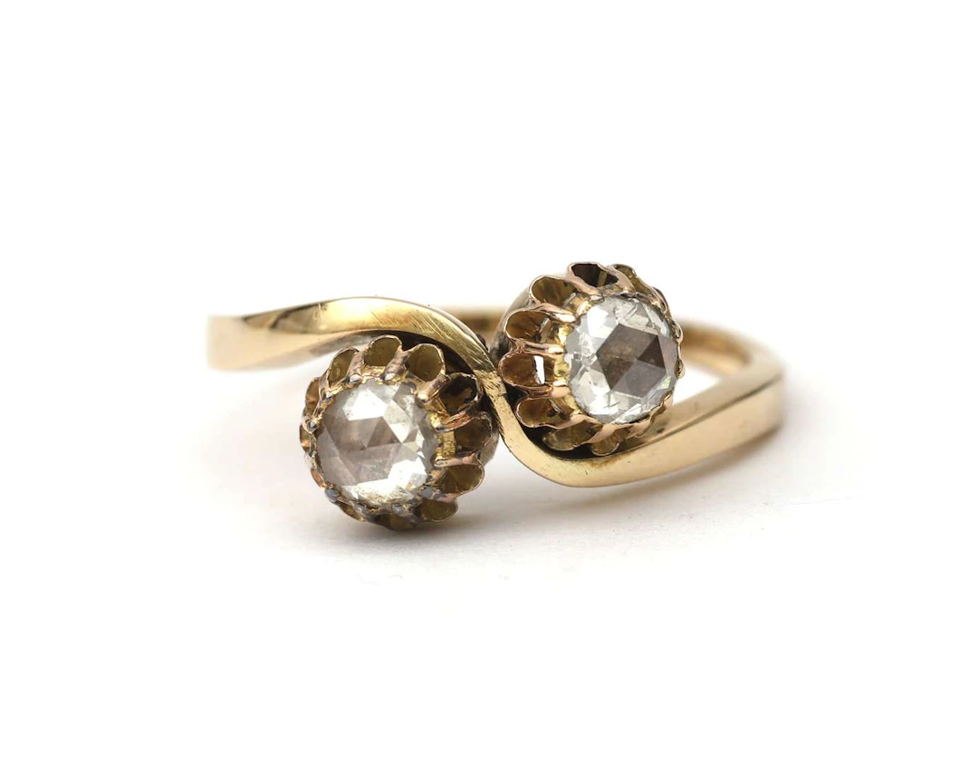 A 14 crt. yellow gold toi et moi ring with diamonds