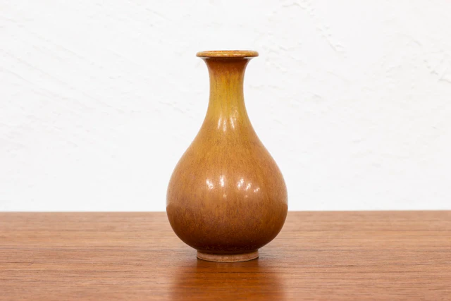Stoneware vase by Nylund