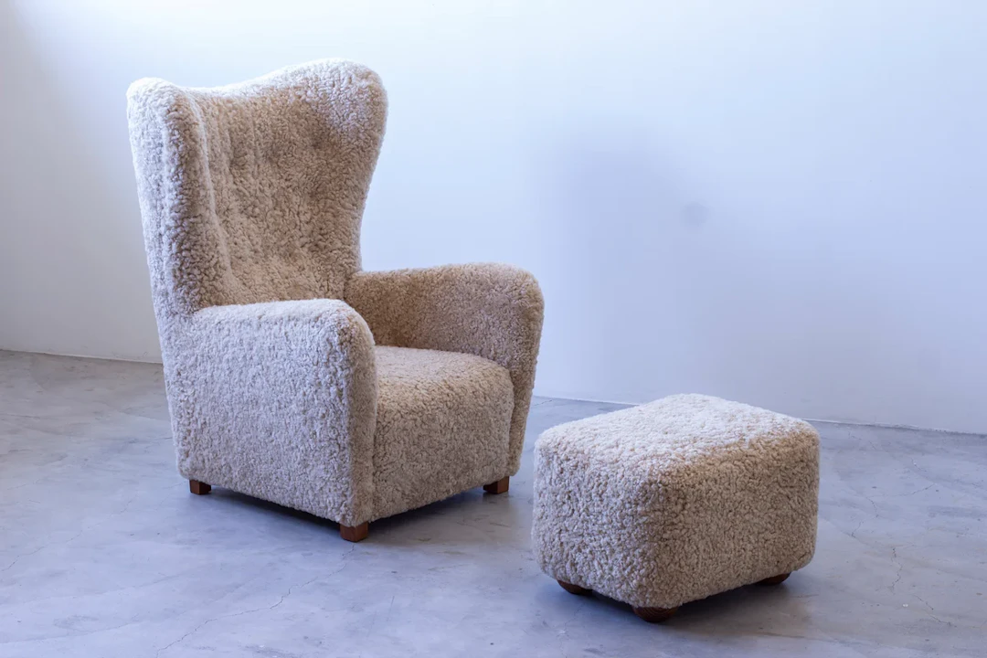 1672 wingback chair and stool by Fritz Hansen