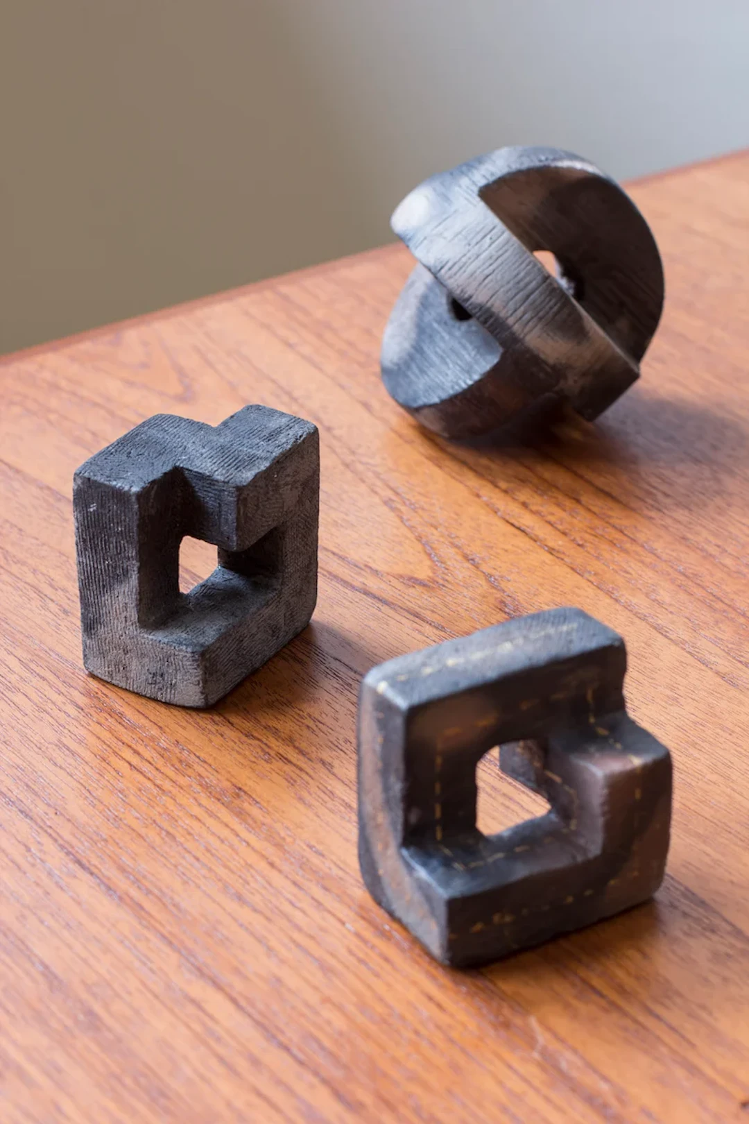Geometrical stoneware scultptures
