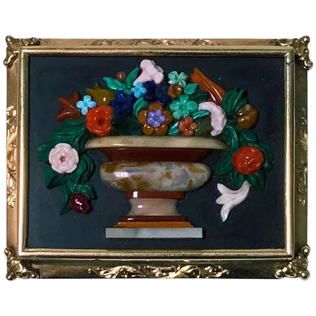 Exceptional Gold carved Chalcedony Floral Pin Brooch, 19th century
