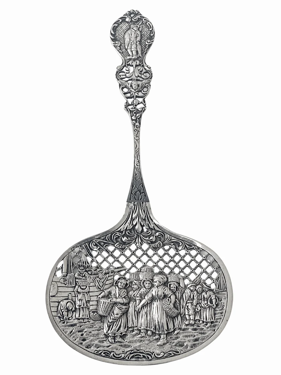 Dutch pierced repousse fruit preserve sifter silver spoon C.1916