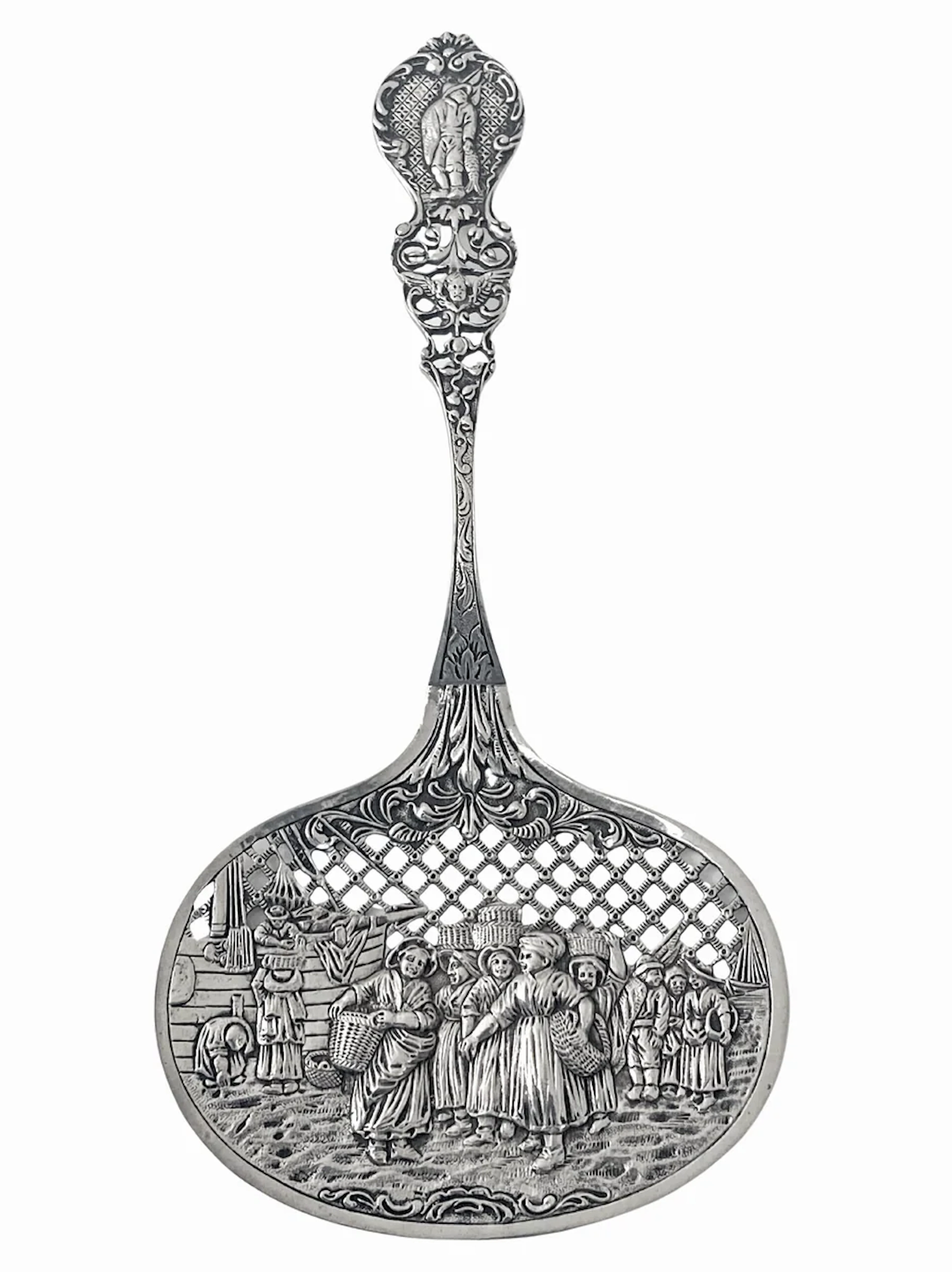 Dutch pierced repousse fruit preserve sifter silver spoon C.1916