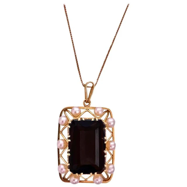Mid-century 14K quartz and cultured pearl Pendant Necklace, C.1960.