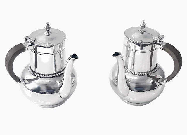 Antique English Silver bachelor's café-au-lait pair, London 1913 Wakely