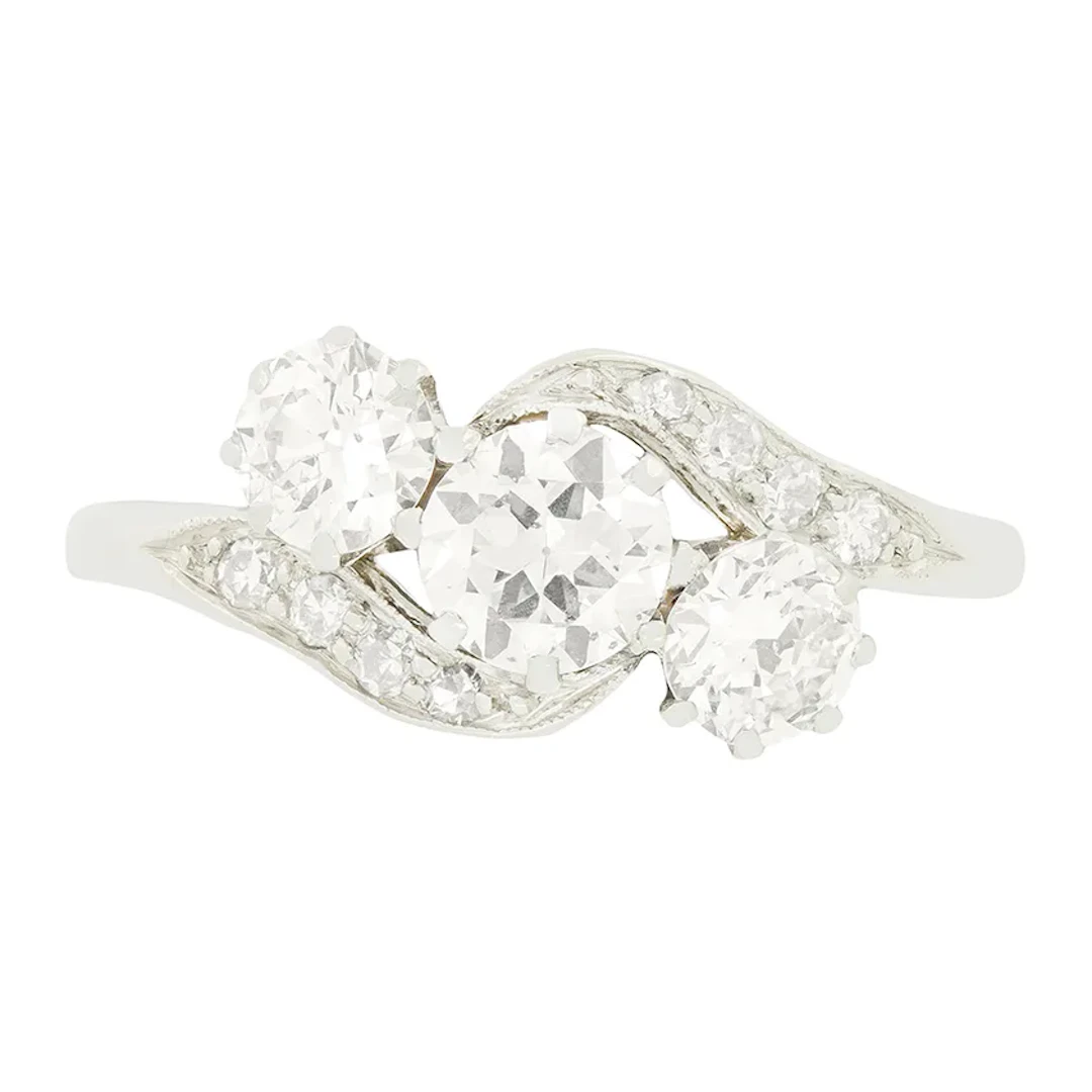 Art Deco 1.00ct Diamond Three Stone Twist Ring, c.1920s