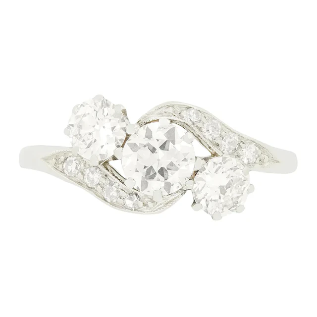 Art Deco 1.00ct Diamond Three Stone Twist Ring, c.1920s