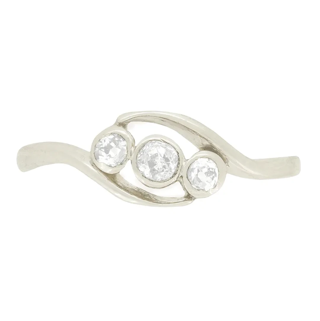 Art Deco 0.40ct Diamond Three Stone Twist Ring, c.1920s