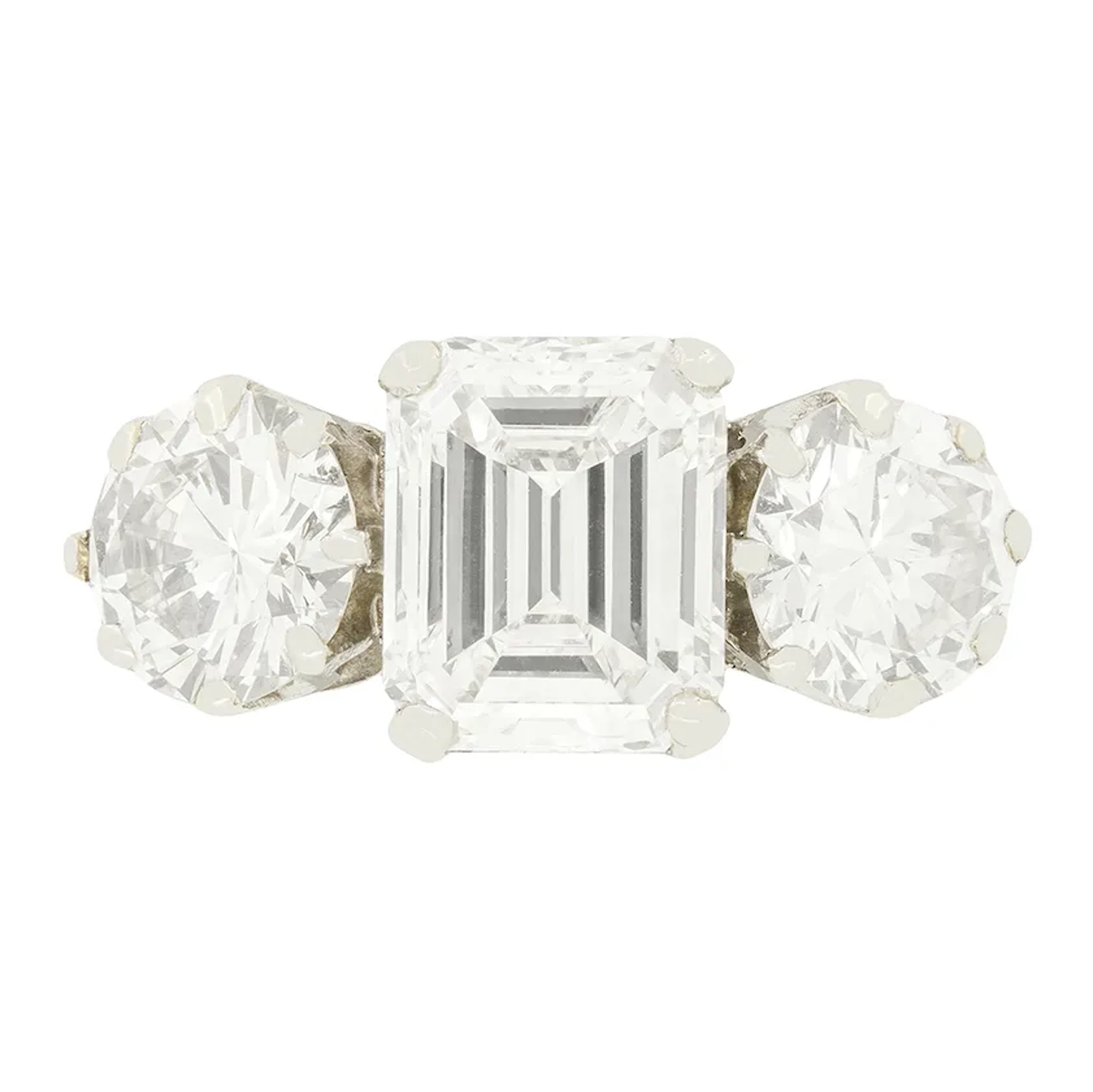 Late Deco 3.85ct Diamond Three Stone Ring, c.1940s