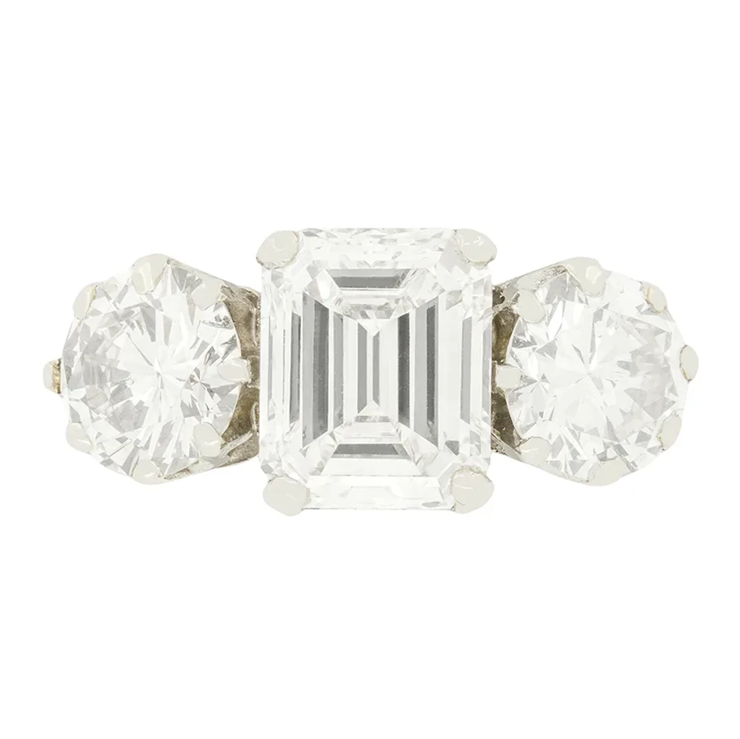 Late Deco 3.85ct Diamond Three Stone Ring, c.1940s