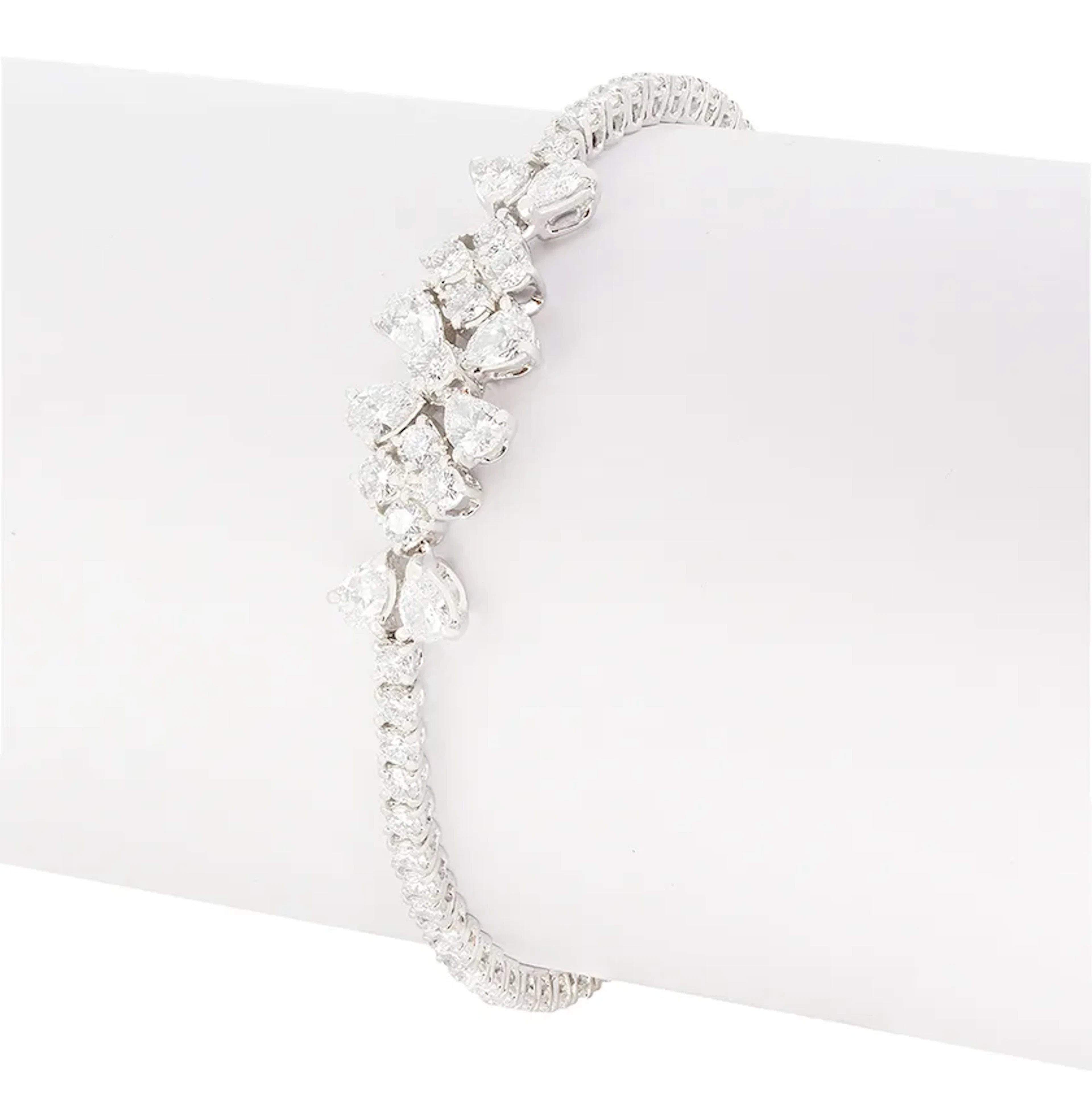 Contemporary 5.50ct Diamond Salvini Bracelet