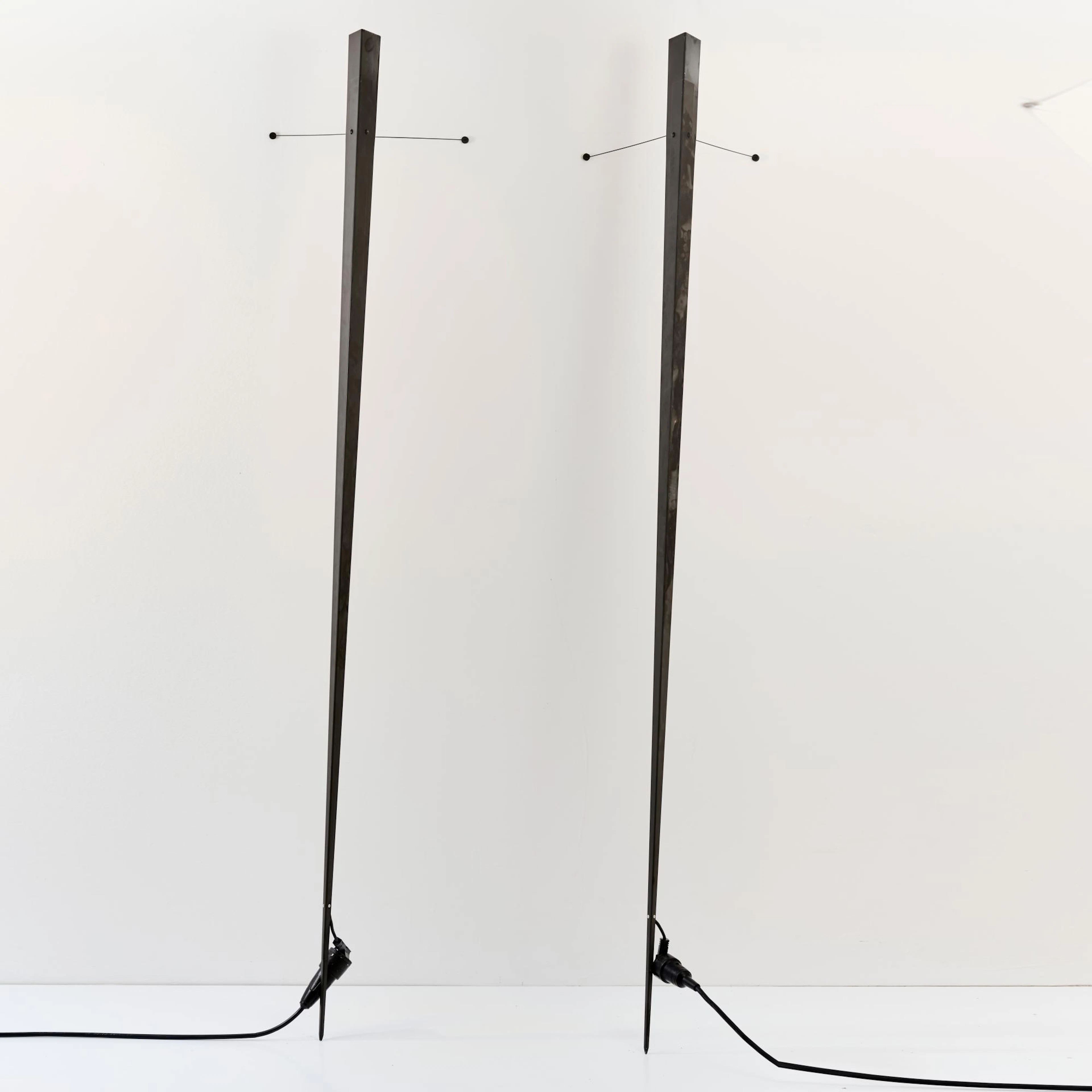 Gilles Derain Zwei Stehleuchten zur Wandbefestigung 'Torchère', 1984 (Entwurf)