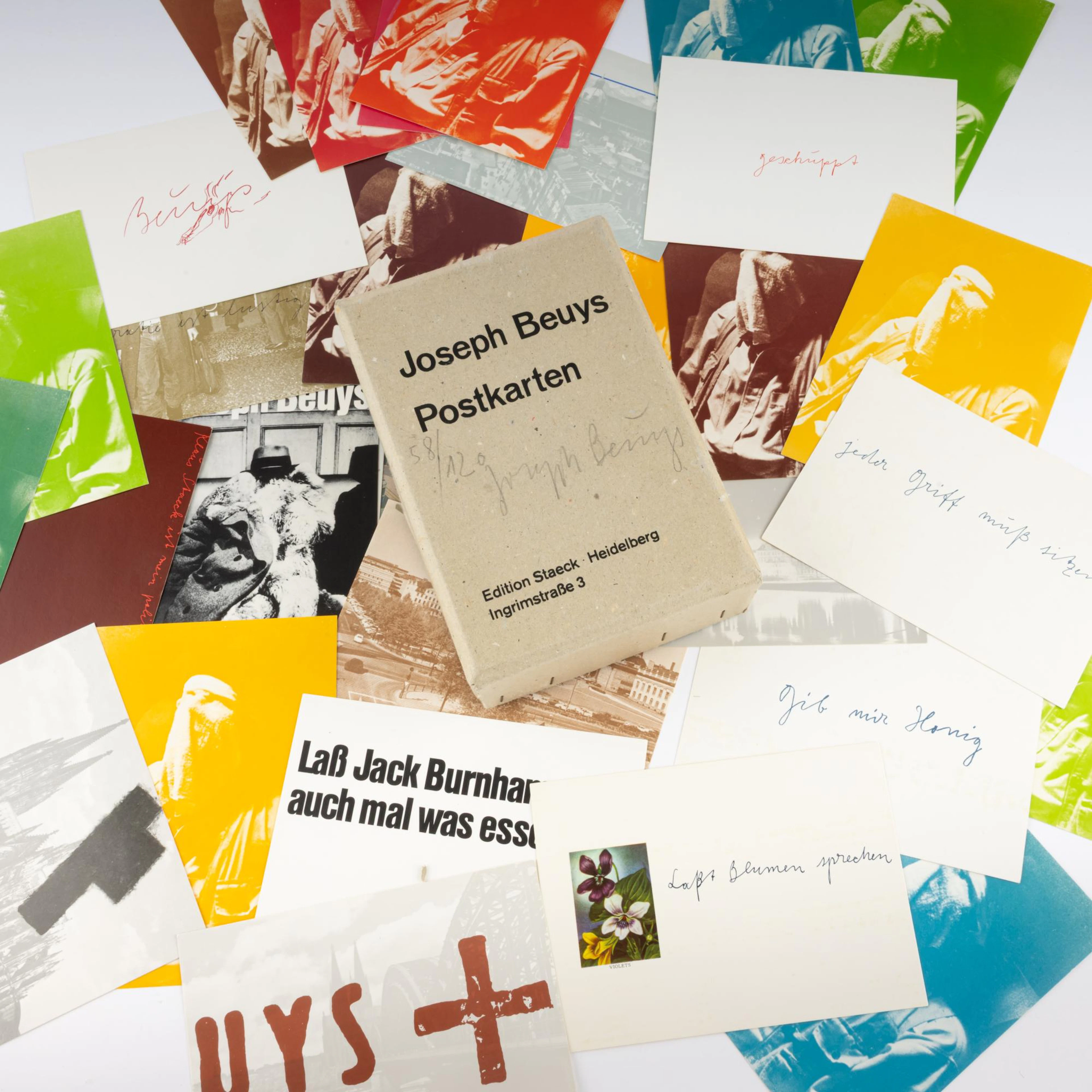 Joseph Beuys (1921 Krefeld - 1986 Düsseldorf) Konvolut von 33 Postkarten