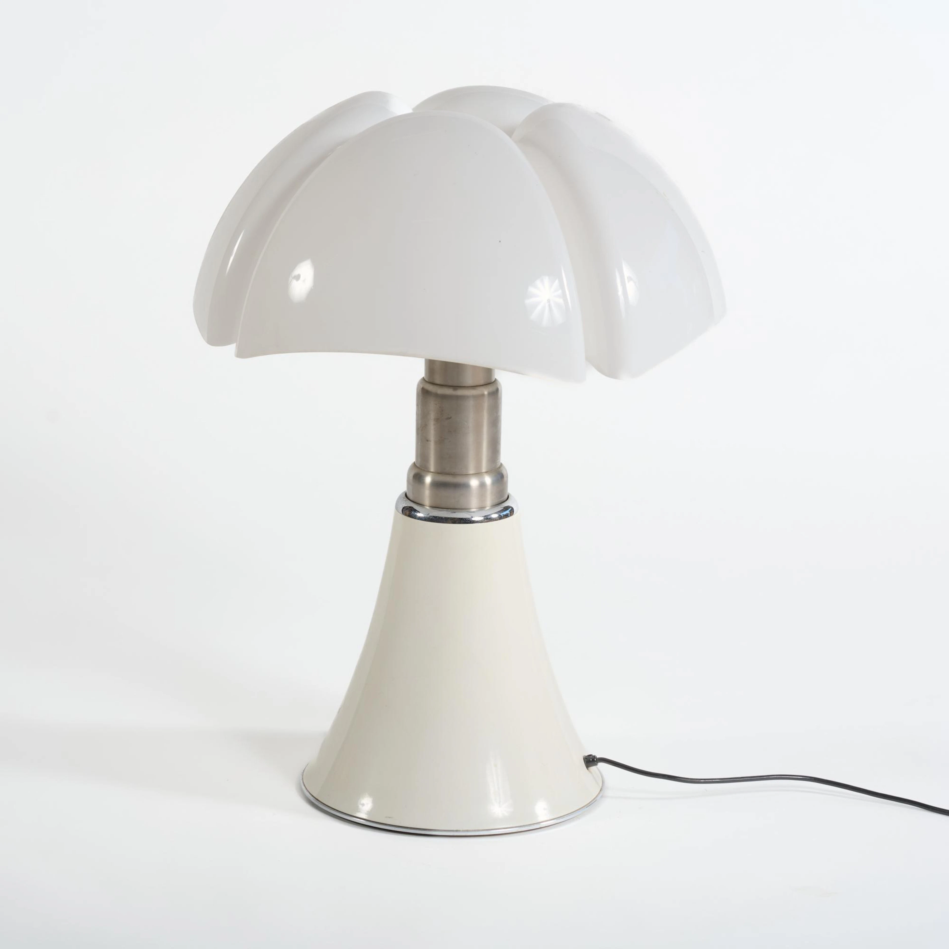 Gae Aulenti Tischleuchte 'Pipistrello', 1966 (Entwurf)