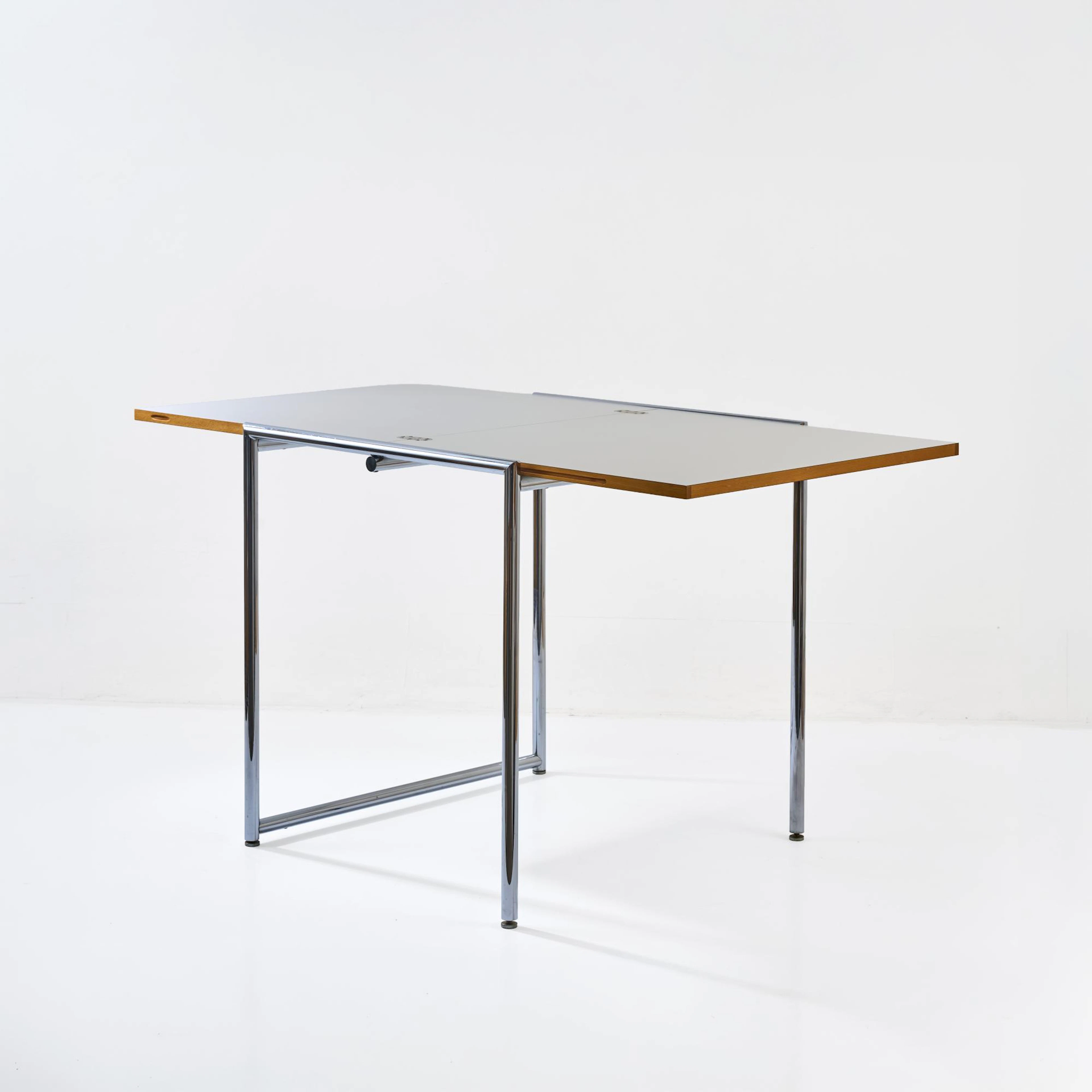 Eileen Gray Klapptisch 'Jean - E 1027', 1927 (Entwurf)