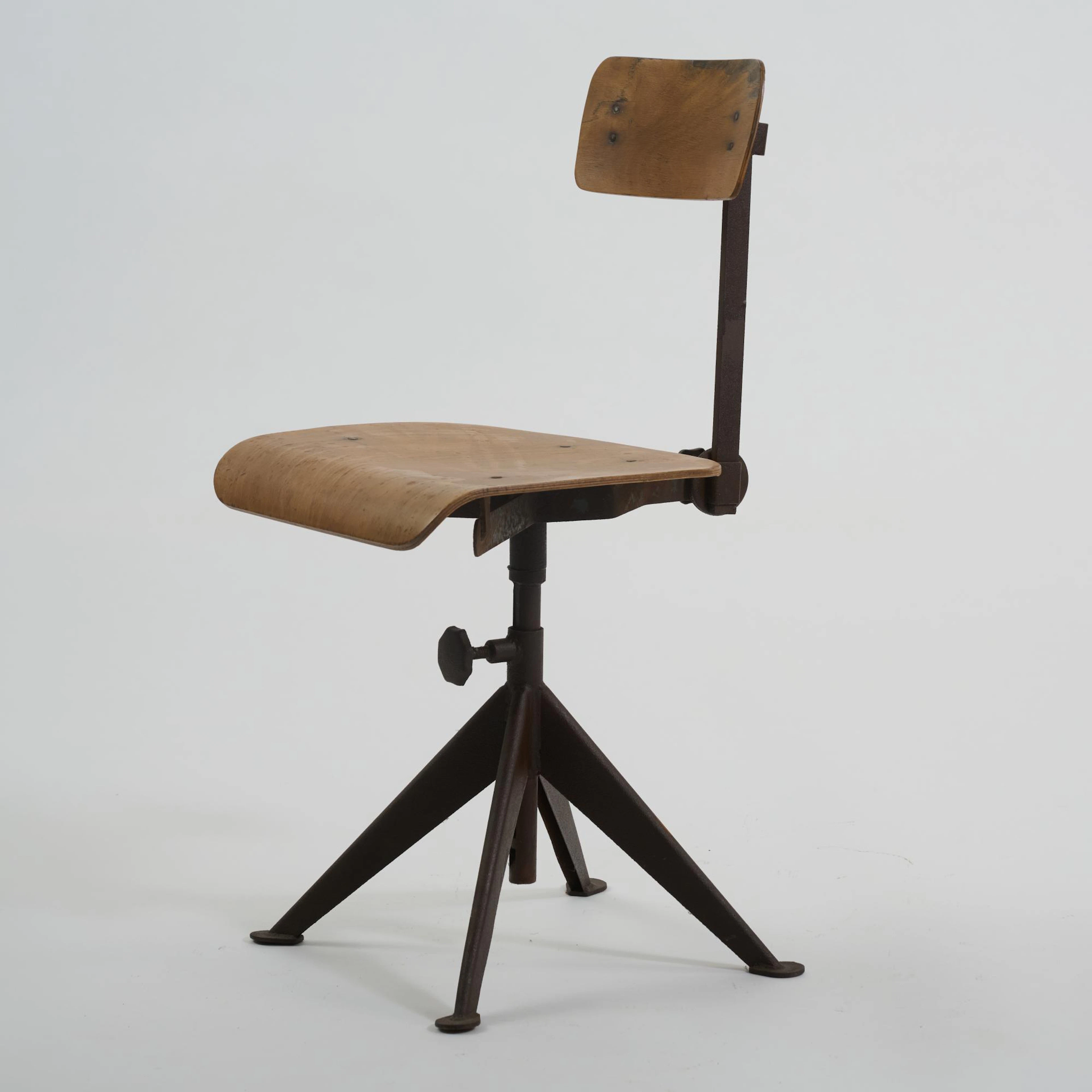 Jean Prouvé (zugeschrieben) Arbeitsstuhl, 1920er Jahre (Entwurf)