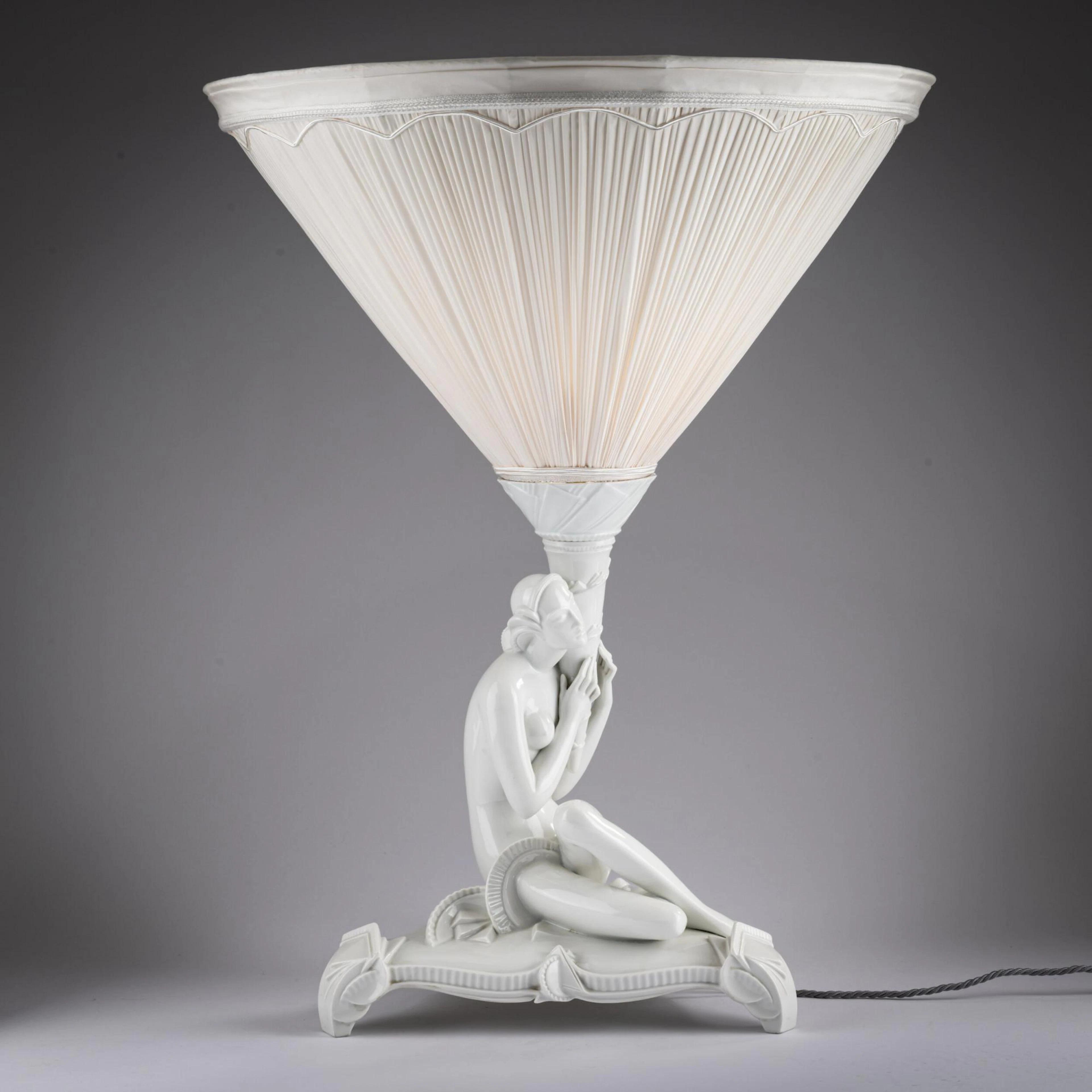 Gerhard Schliepstein Tischleuchte 'Sitzende Frau', 1924