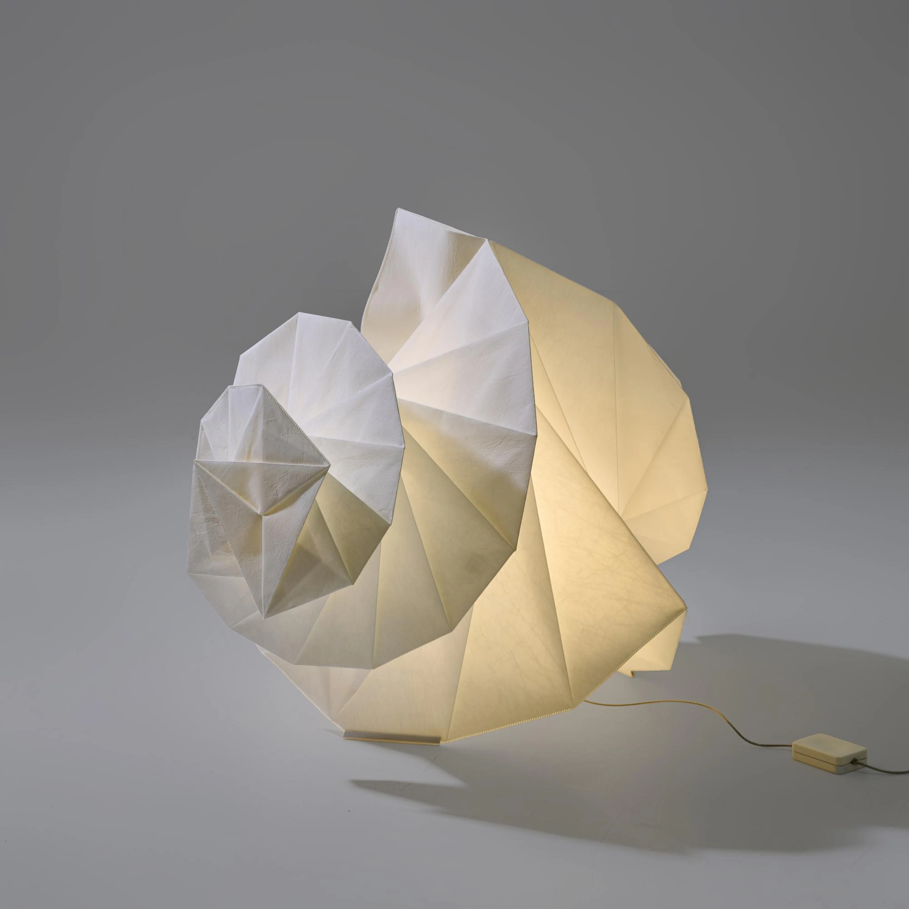 Issey Miyake Tisch-/Bodenleuchte 'Mendori' aus der Serie 'In-Ei', 2010